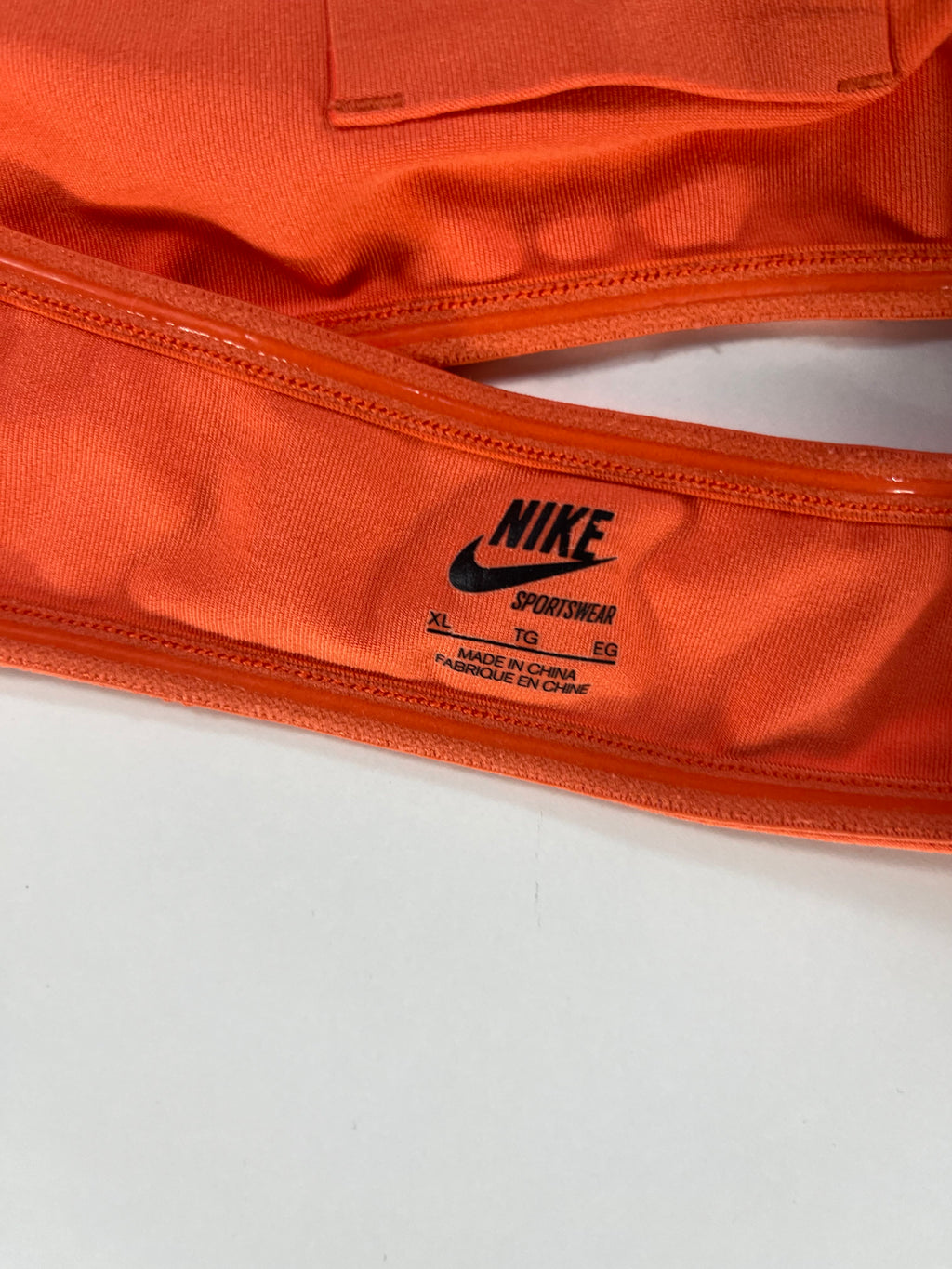 Nike sportmelltartó