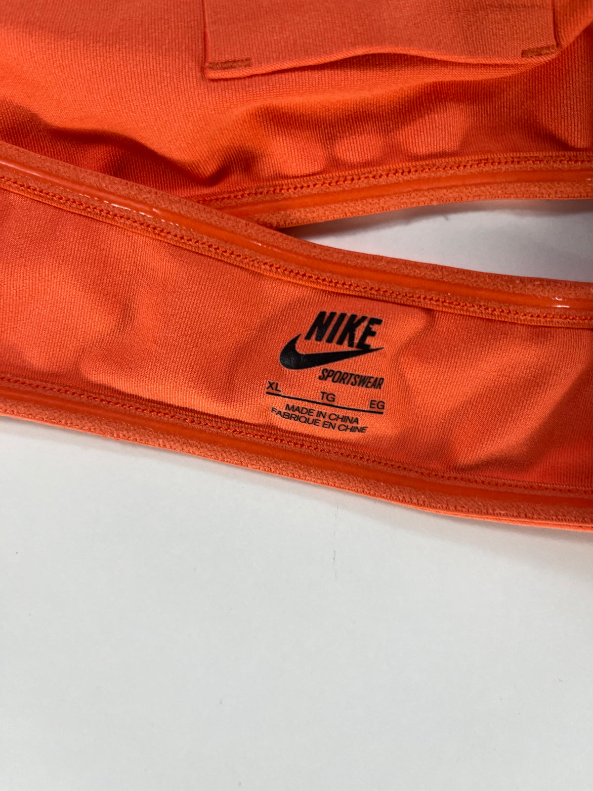 Nike sportmelltartó