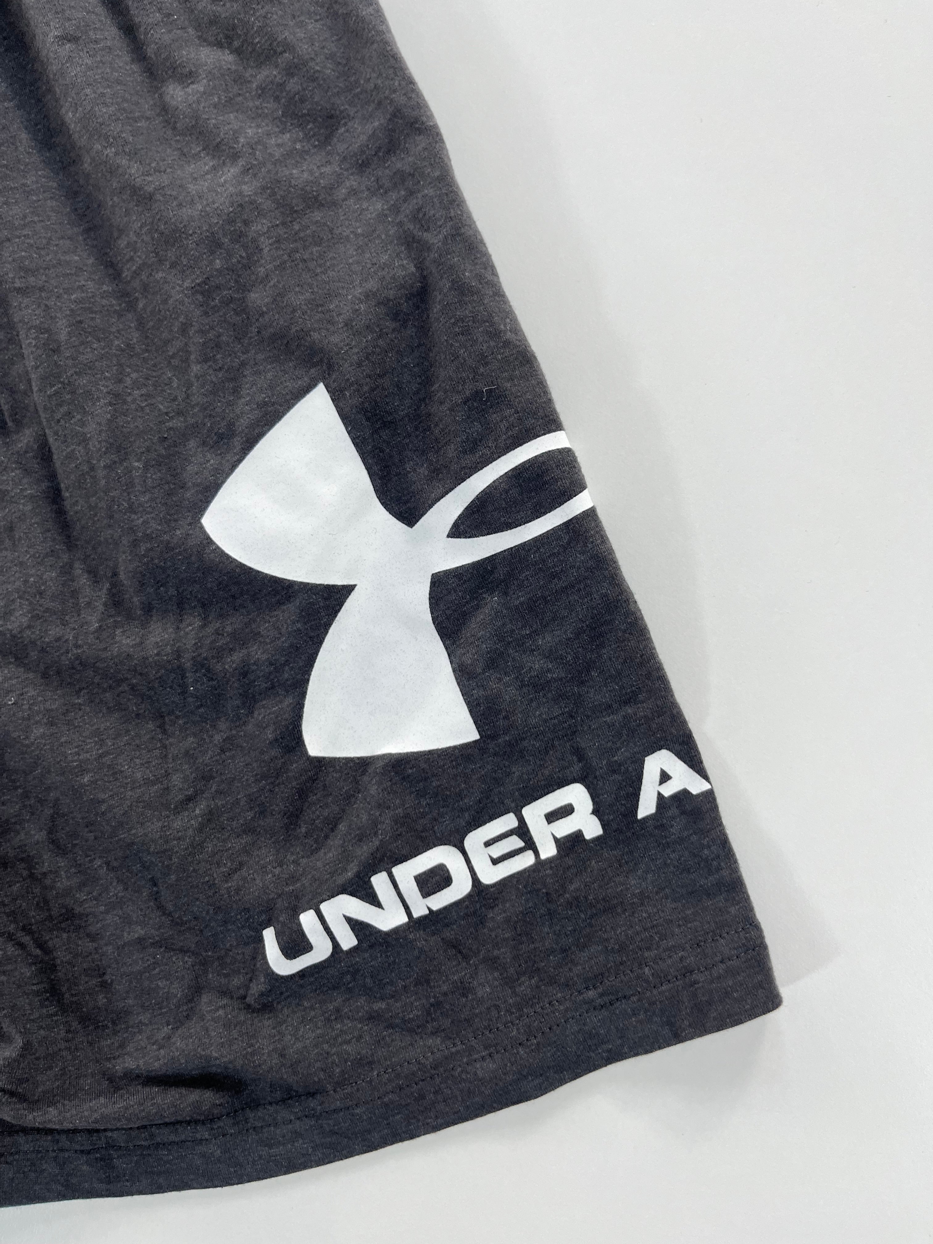 Under Armour short