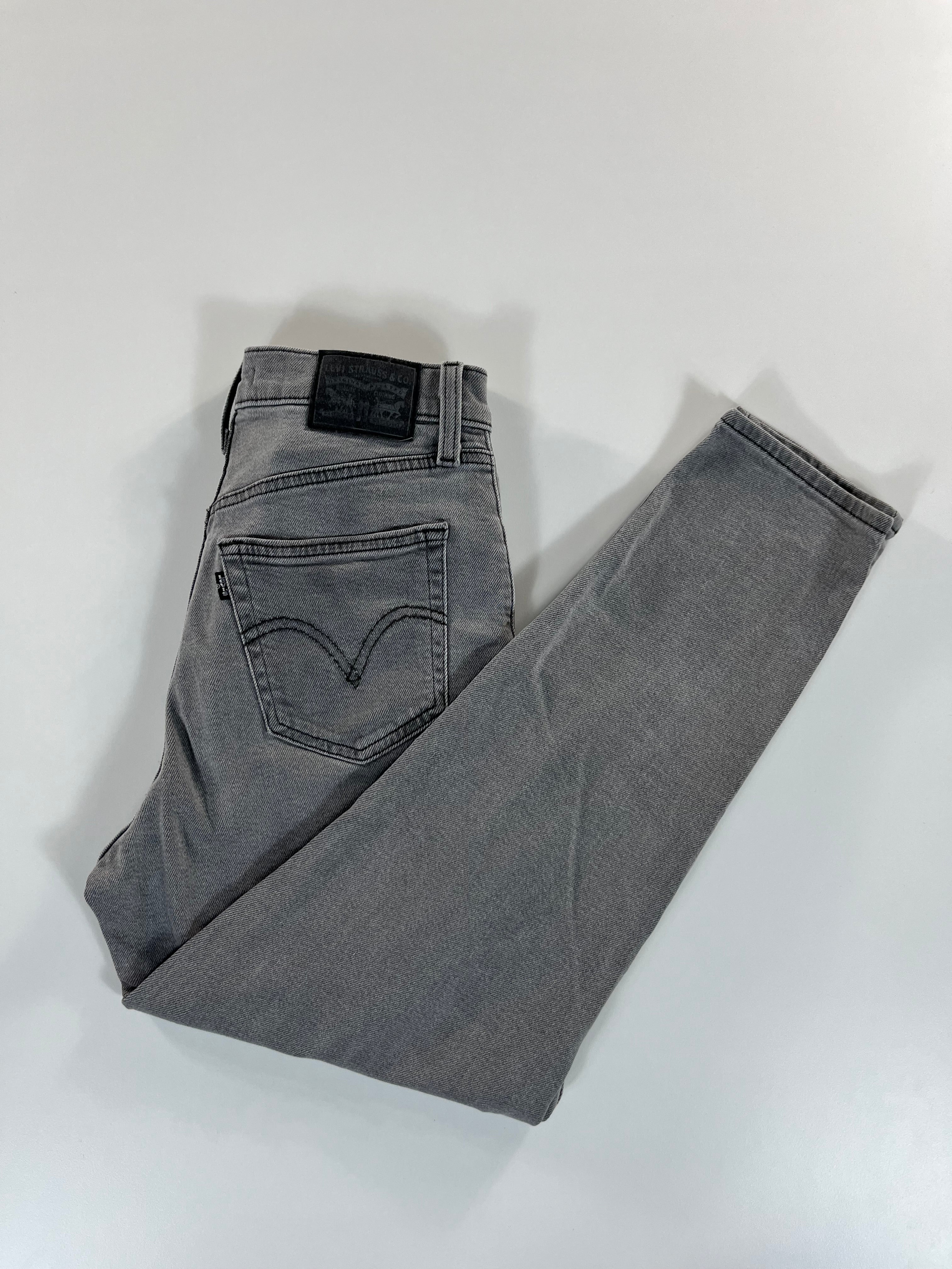 Levi's High Waisted Mom Jean 26 farmernadrág