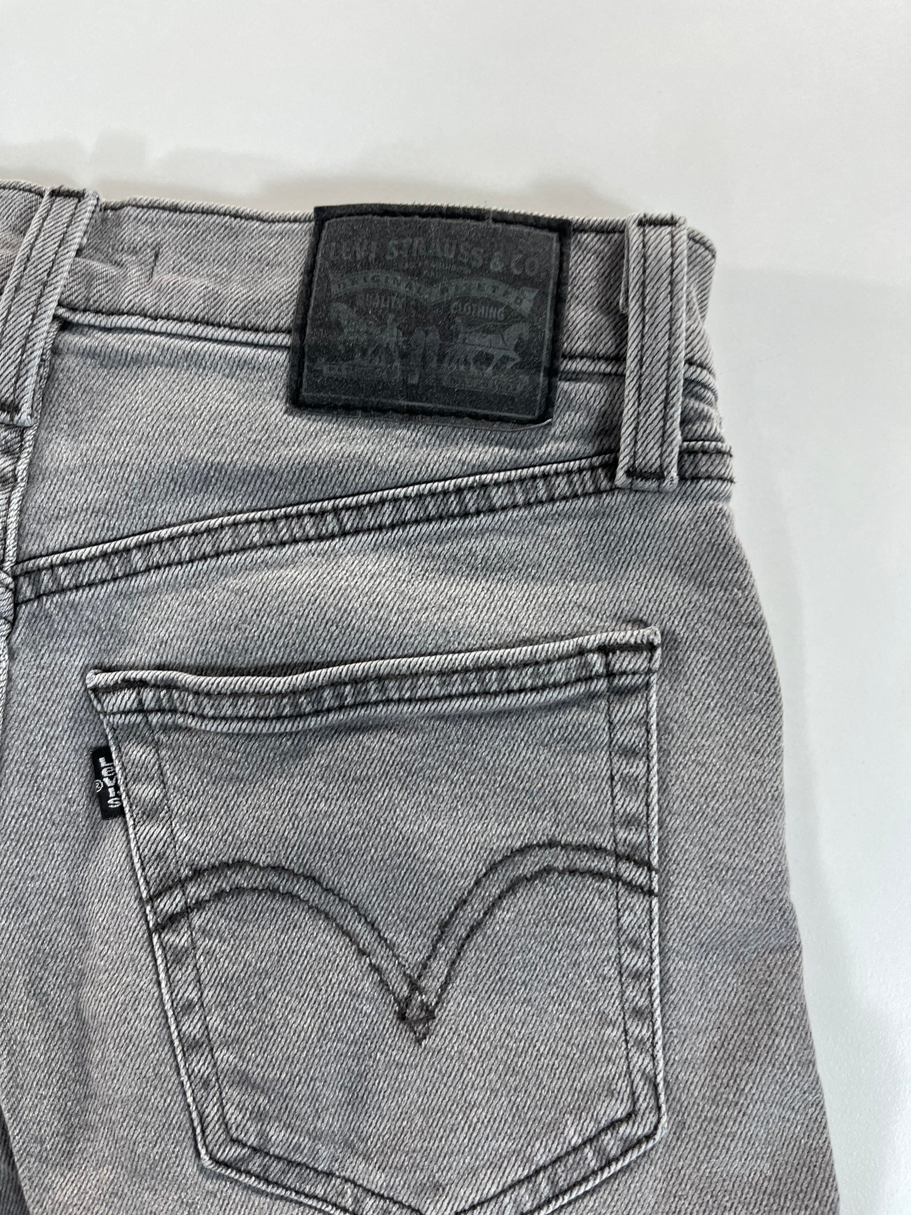 Levi's High Waisted Mom Jean 26 farmernadrág