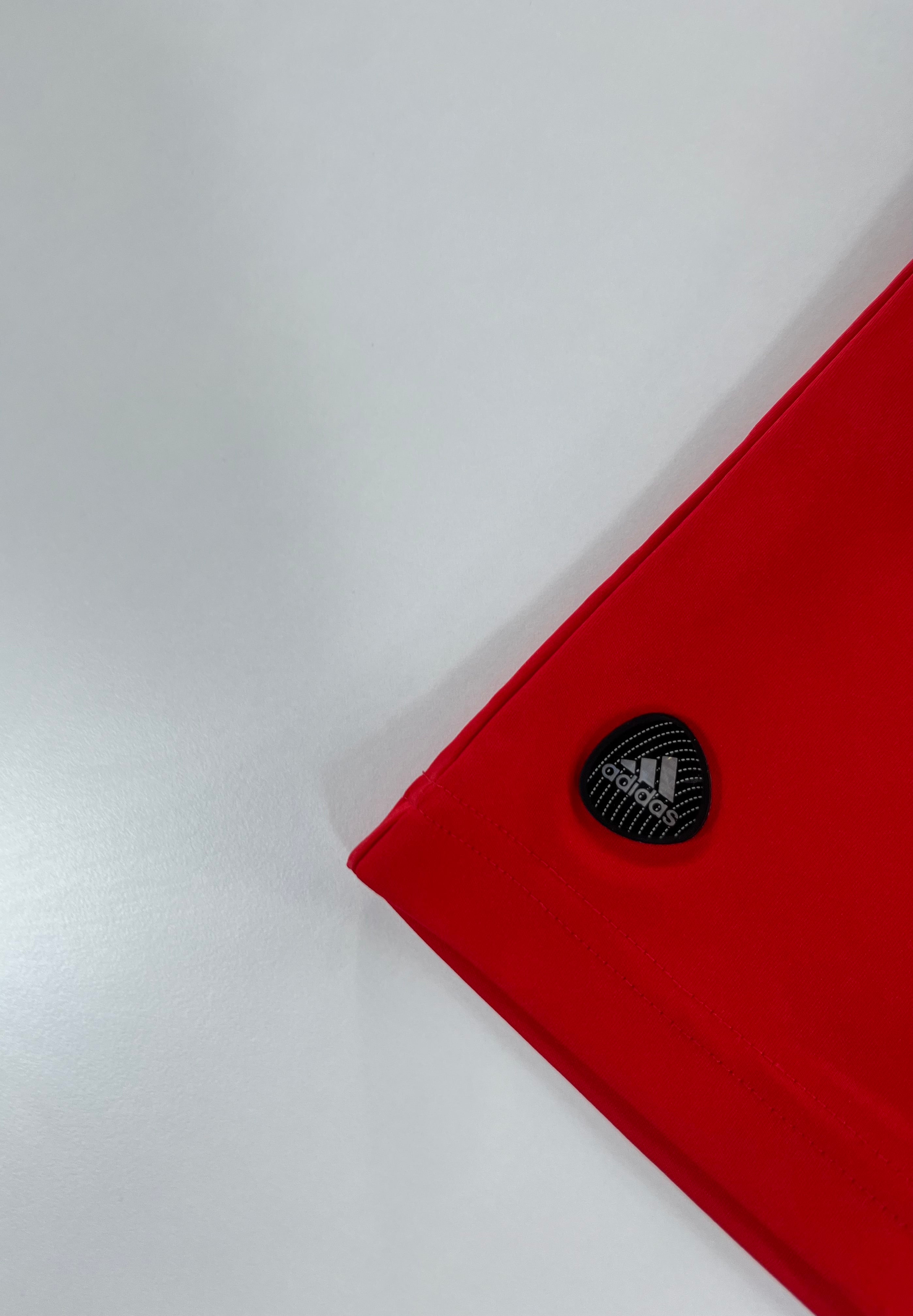 Adidas Benfica 2011-2012 hazai mez