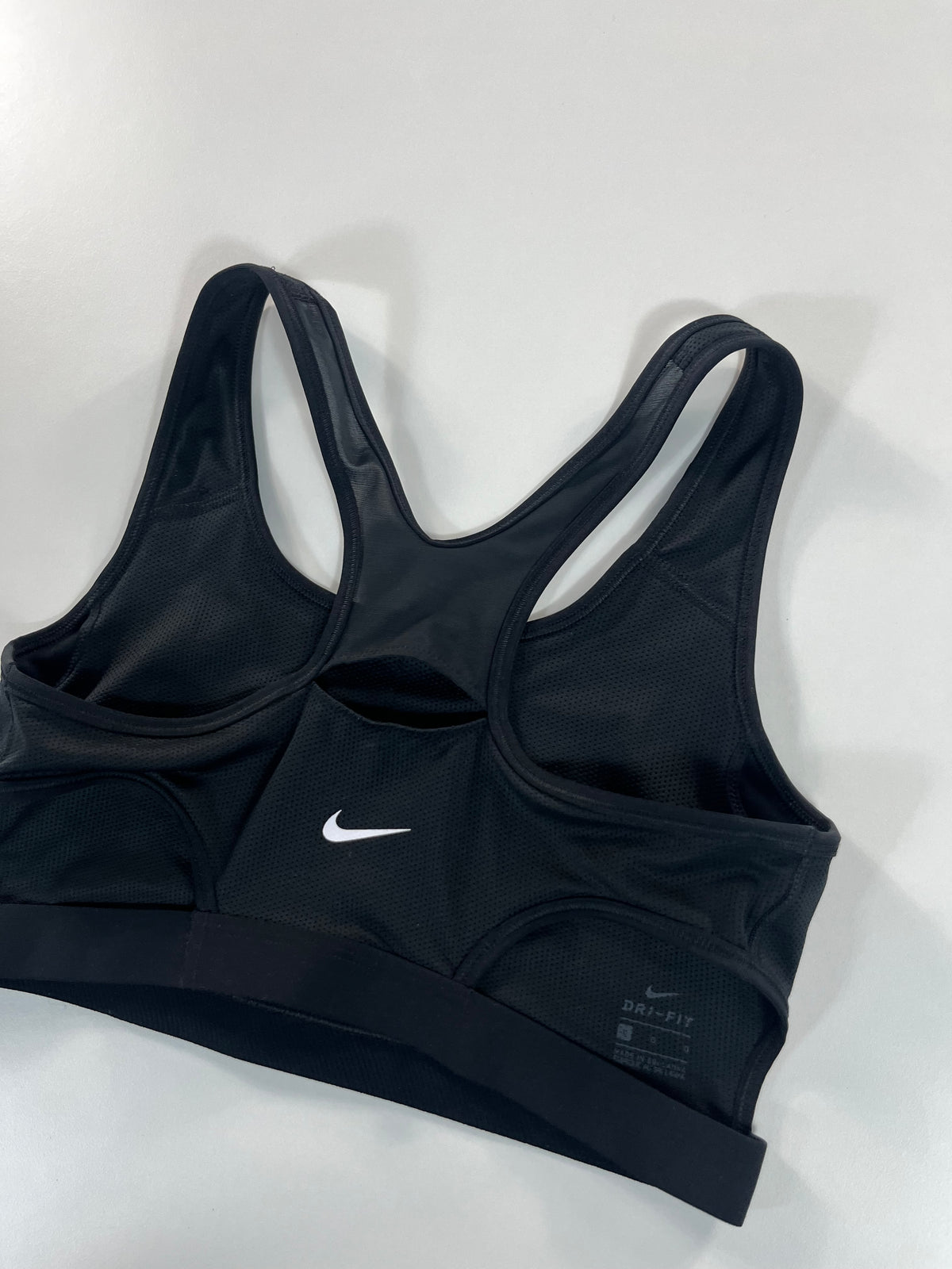 Nike sport melltartó