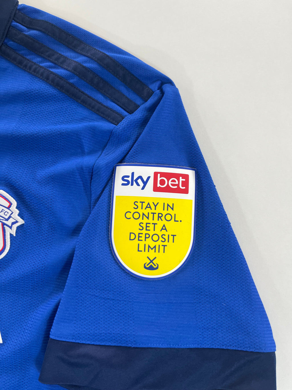 Adidas Cardiff City 2021-2022 Championship hazai mez