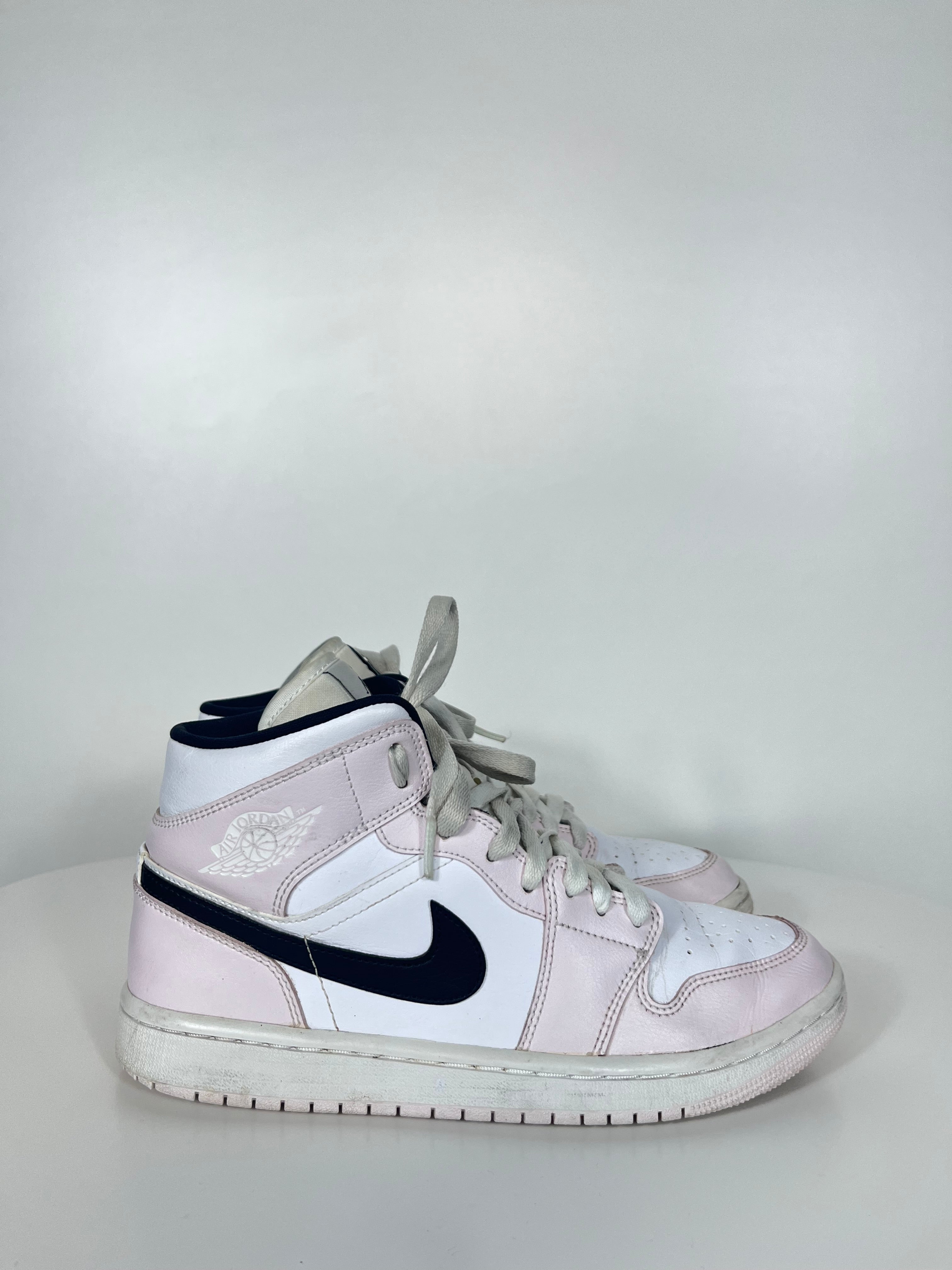 Nike Jordan 1 Mid Barely Rose cipő