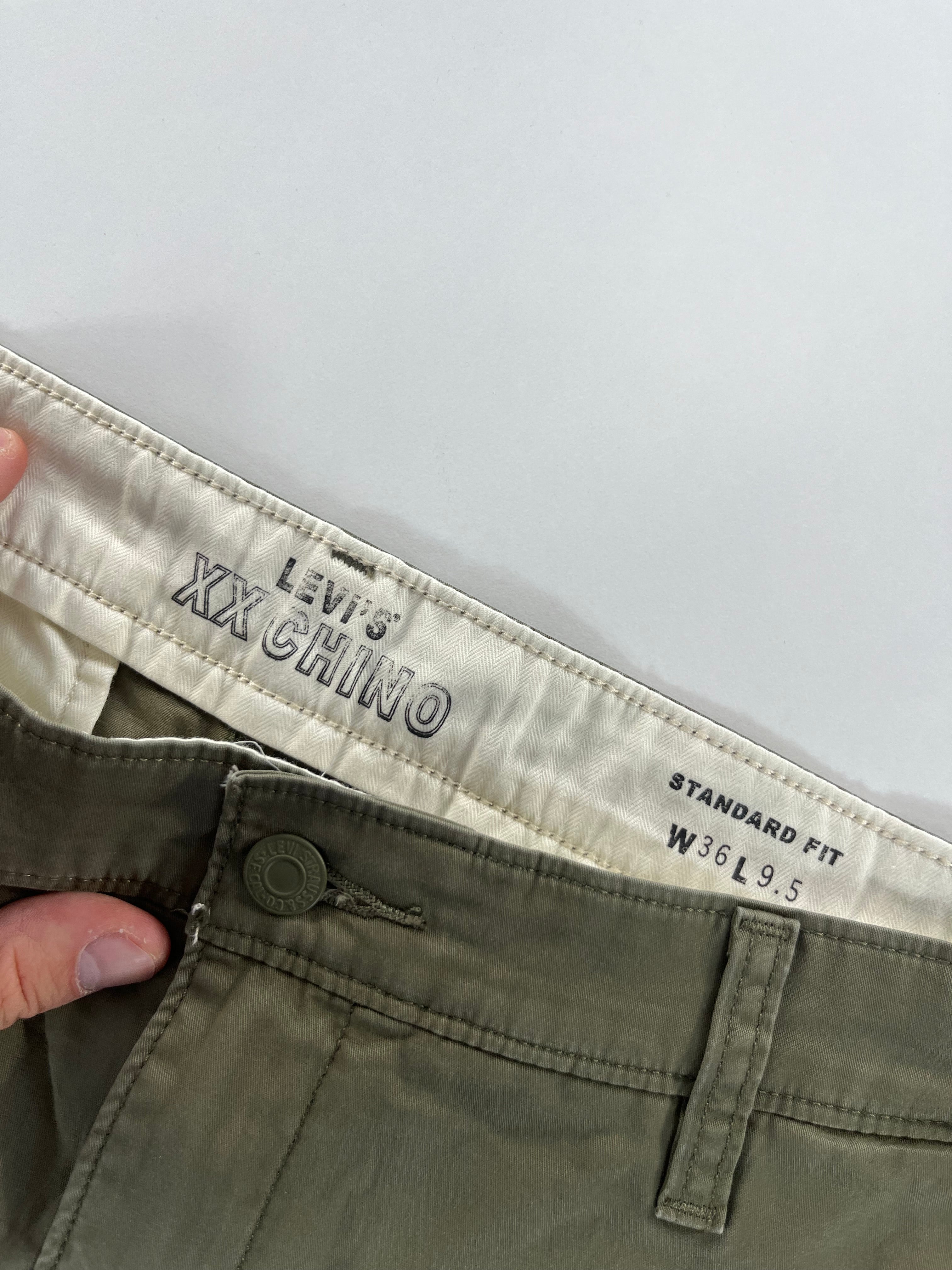 Levi's Standard Fit W36 chino short