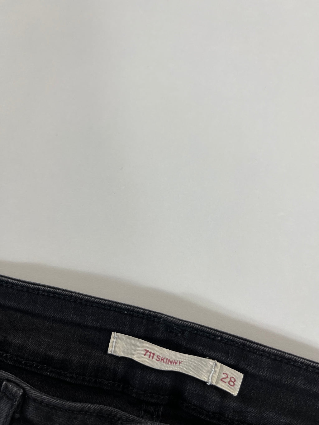 Levi's 711 Skinny 28 farmernadrág
