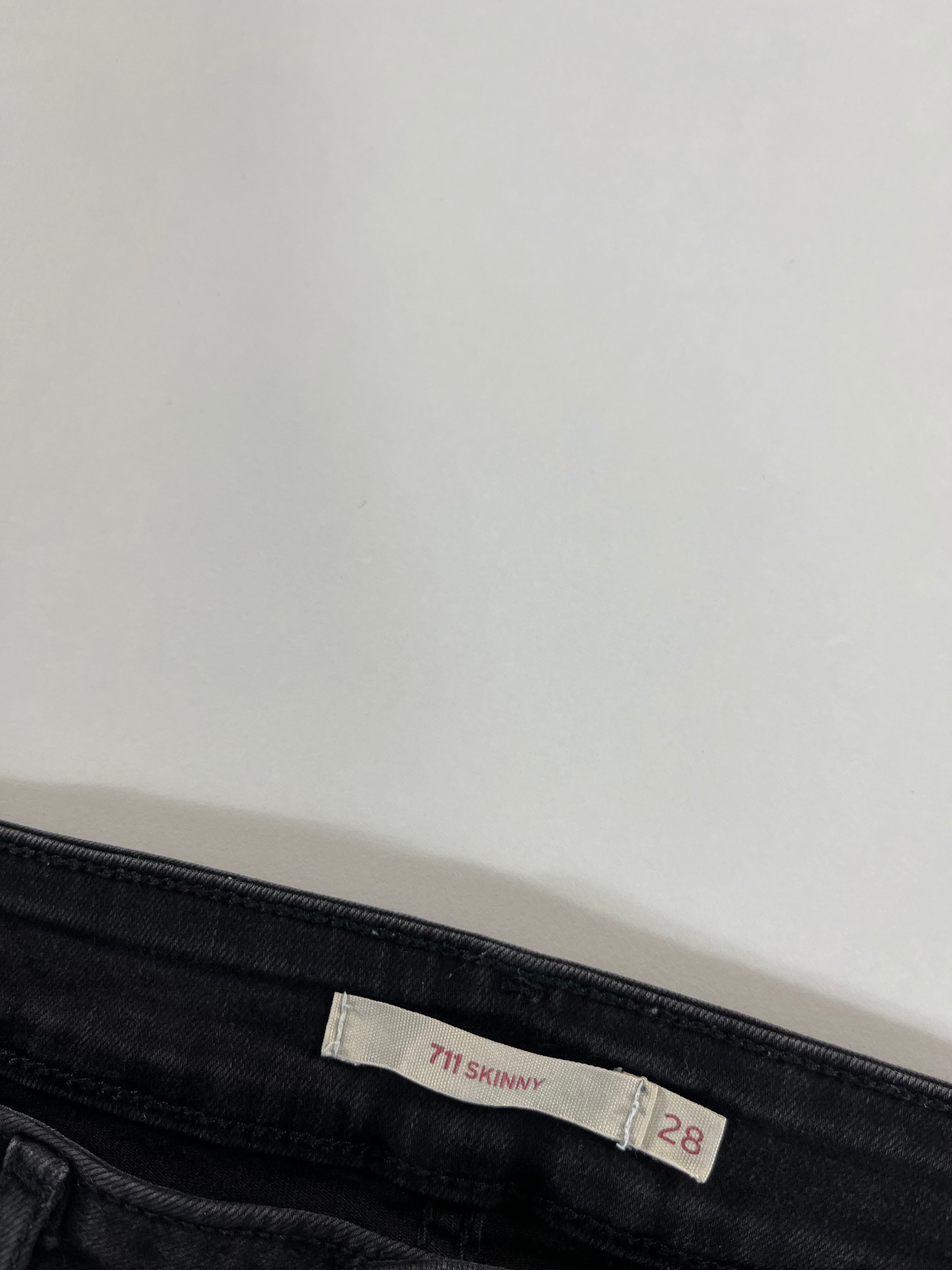 Levi's 711 Skinny 28 farmernadrág