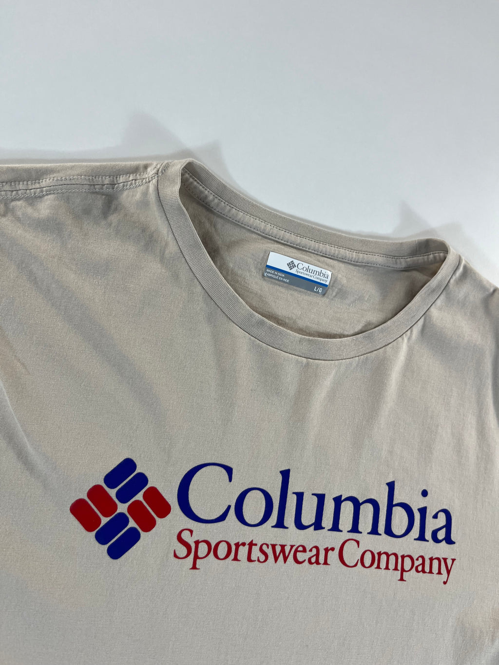 Columbia póló