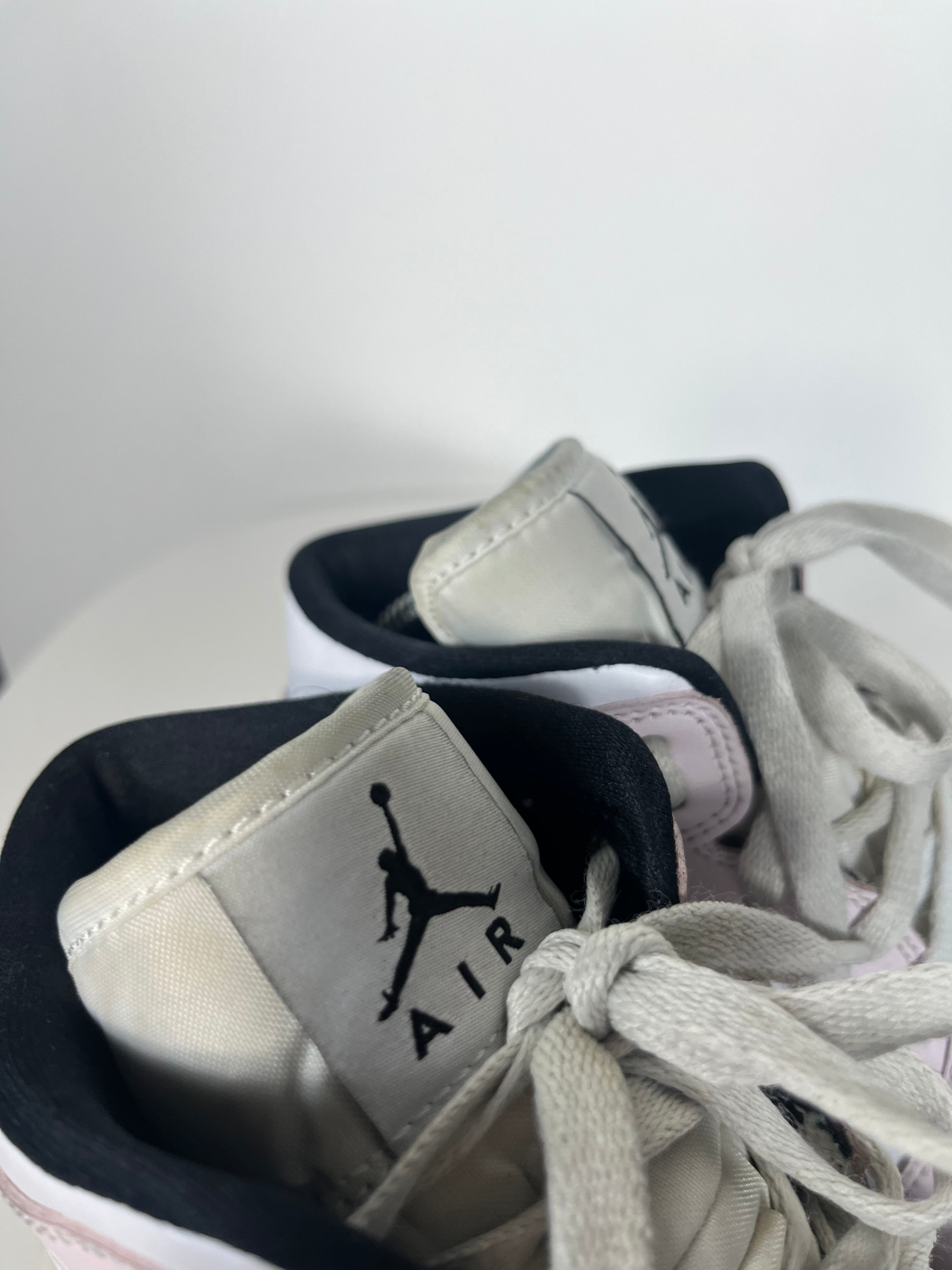 Nike Jordan 1 Mid Barely Rose cipő