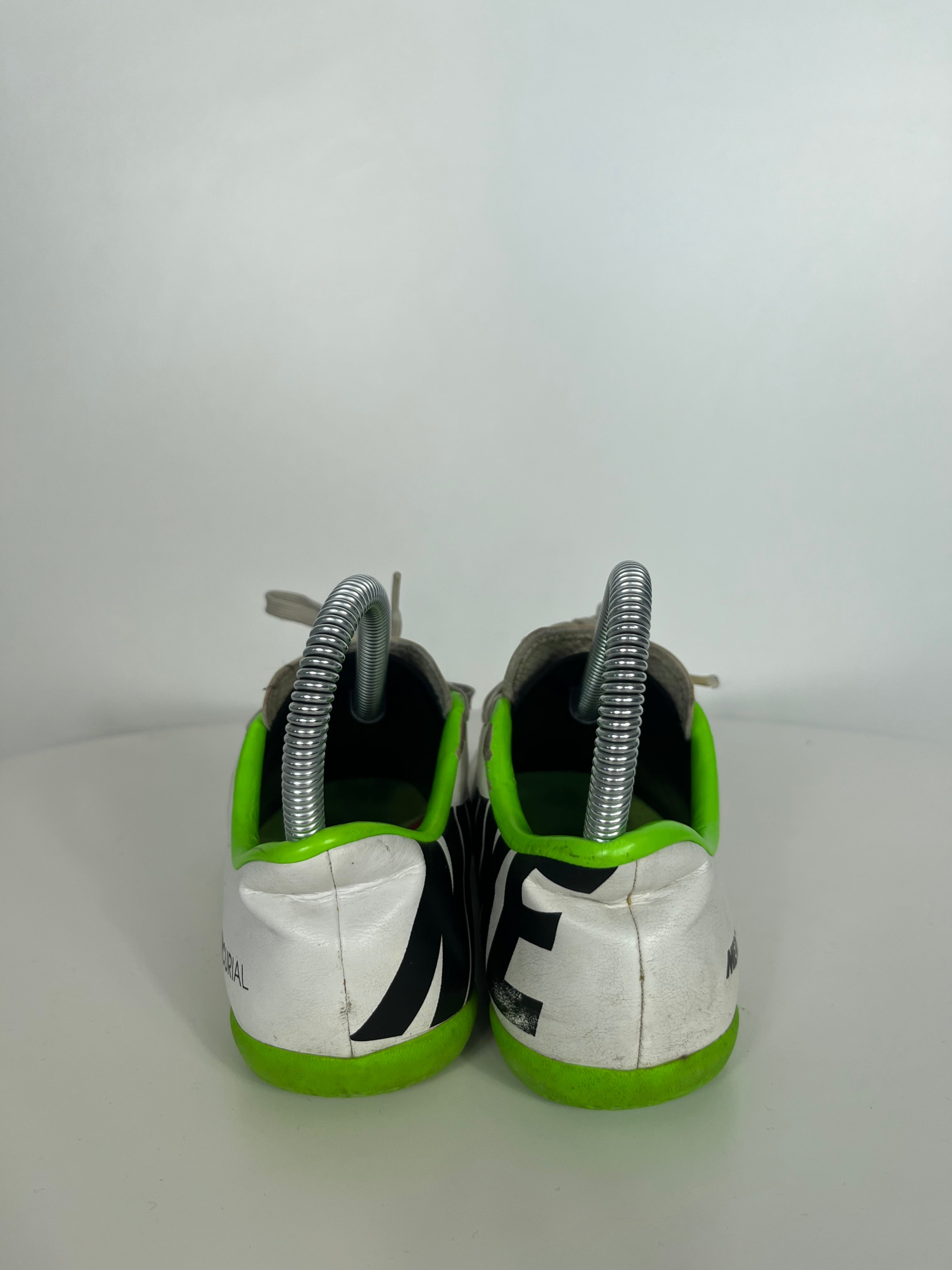 Nike Mercurial Victory IV signed cipő