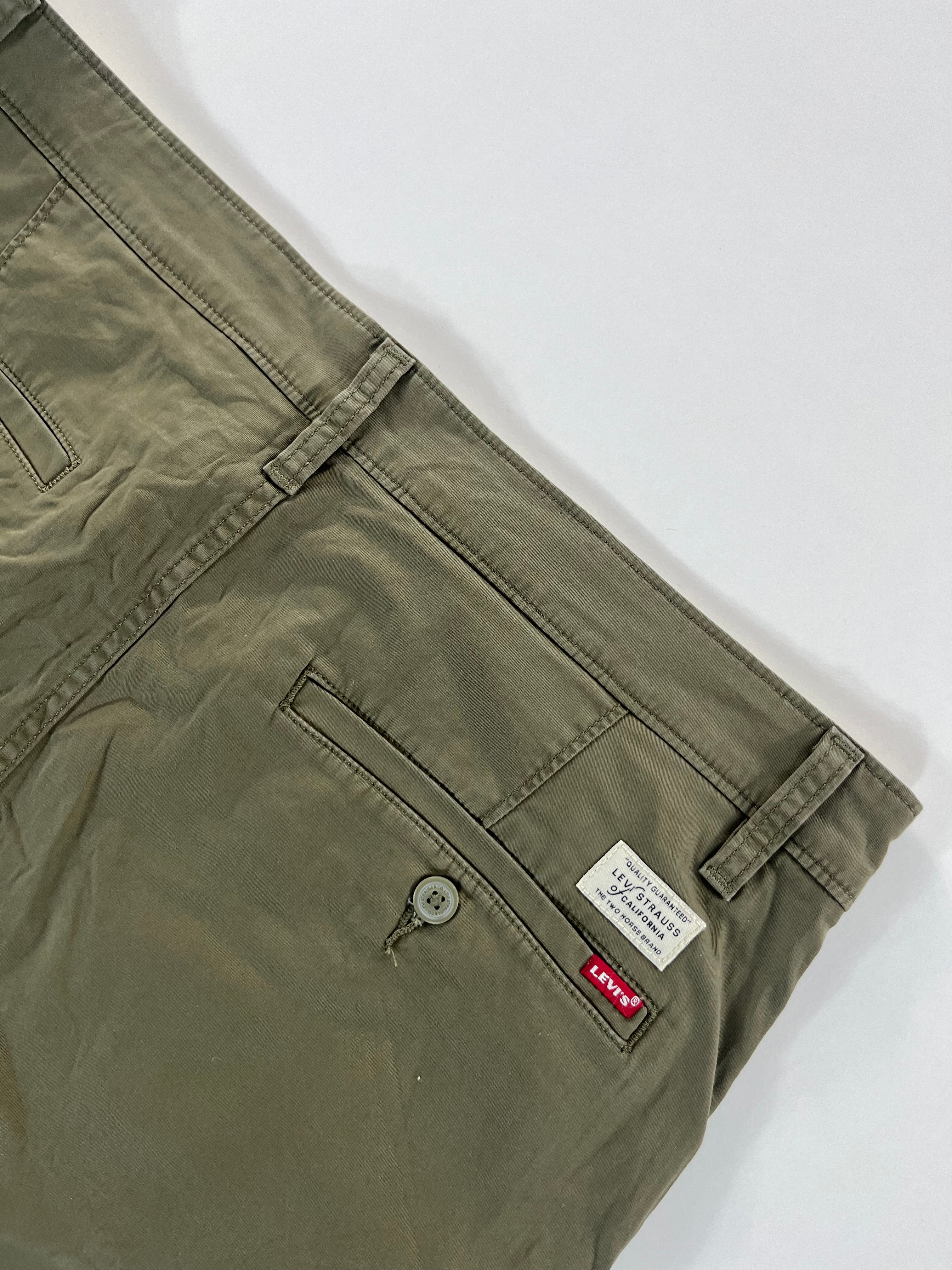 Levi's Standard Fit W36 chino short