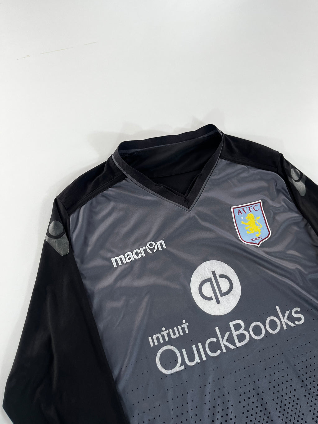 Macron Aston Villa 2015-2016 hazai kapus mez