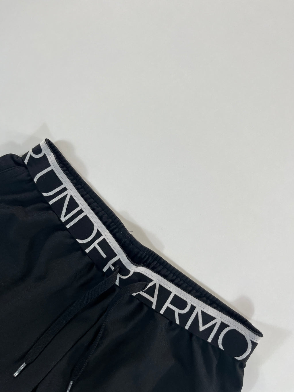 Under Armour short