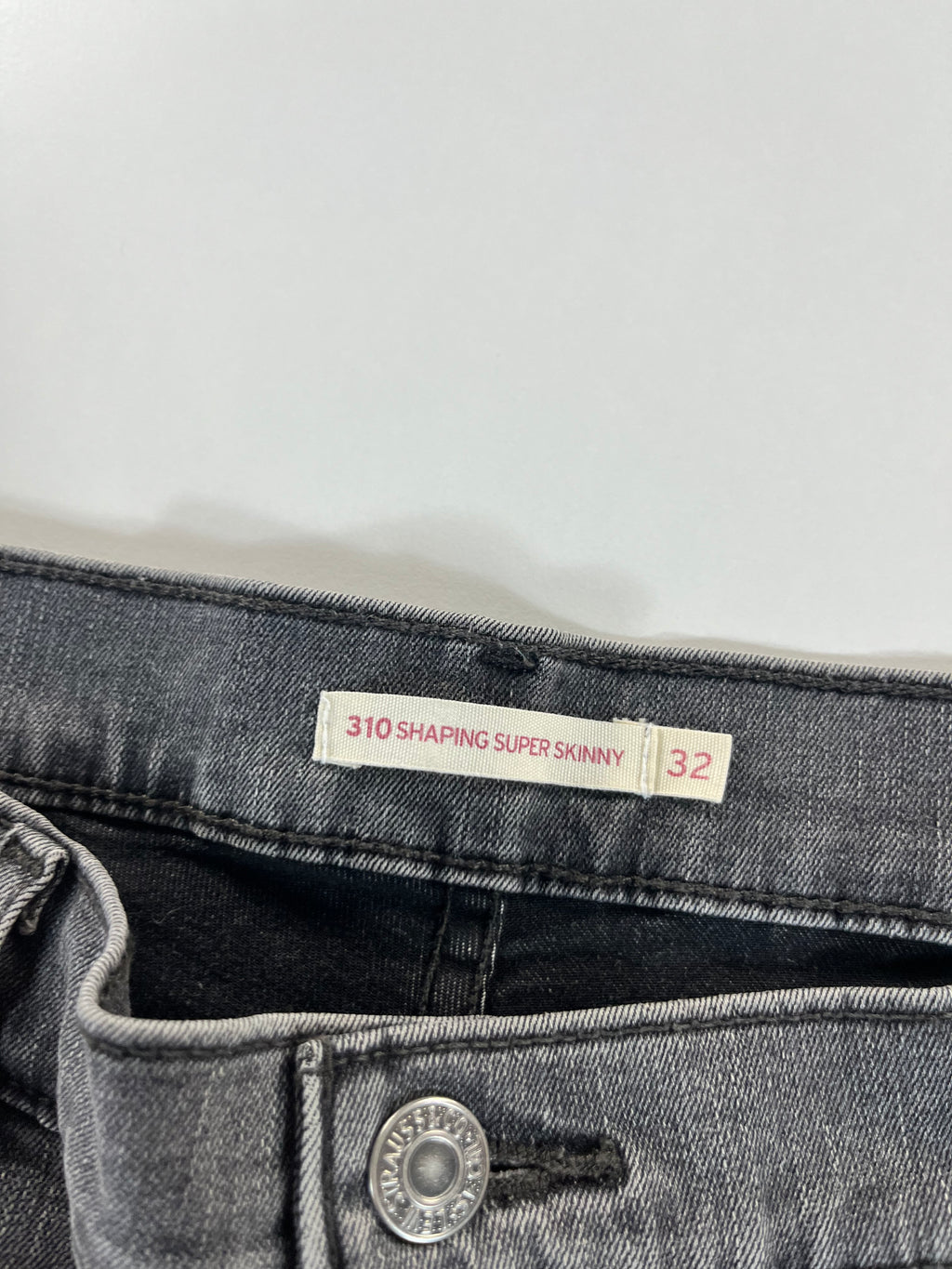 Levi's 310 Shaping Super Skinny 32 farmernadrág