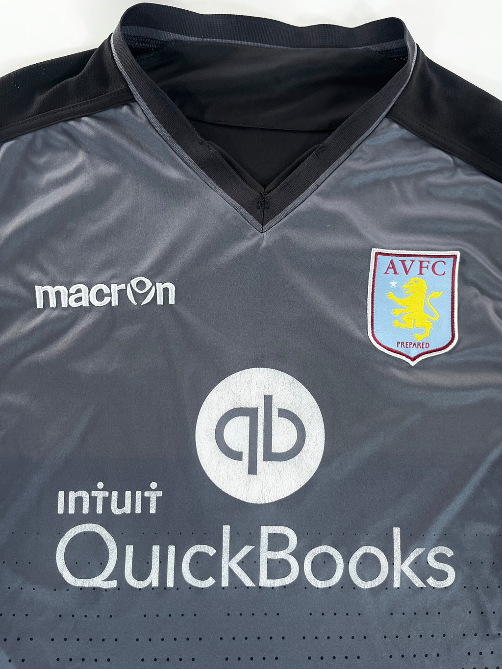 Macron Aston Villa 2015-2016 hazai kapus mez
