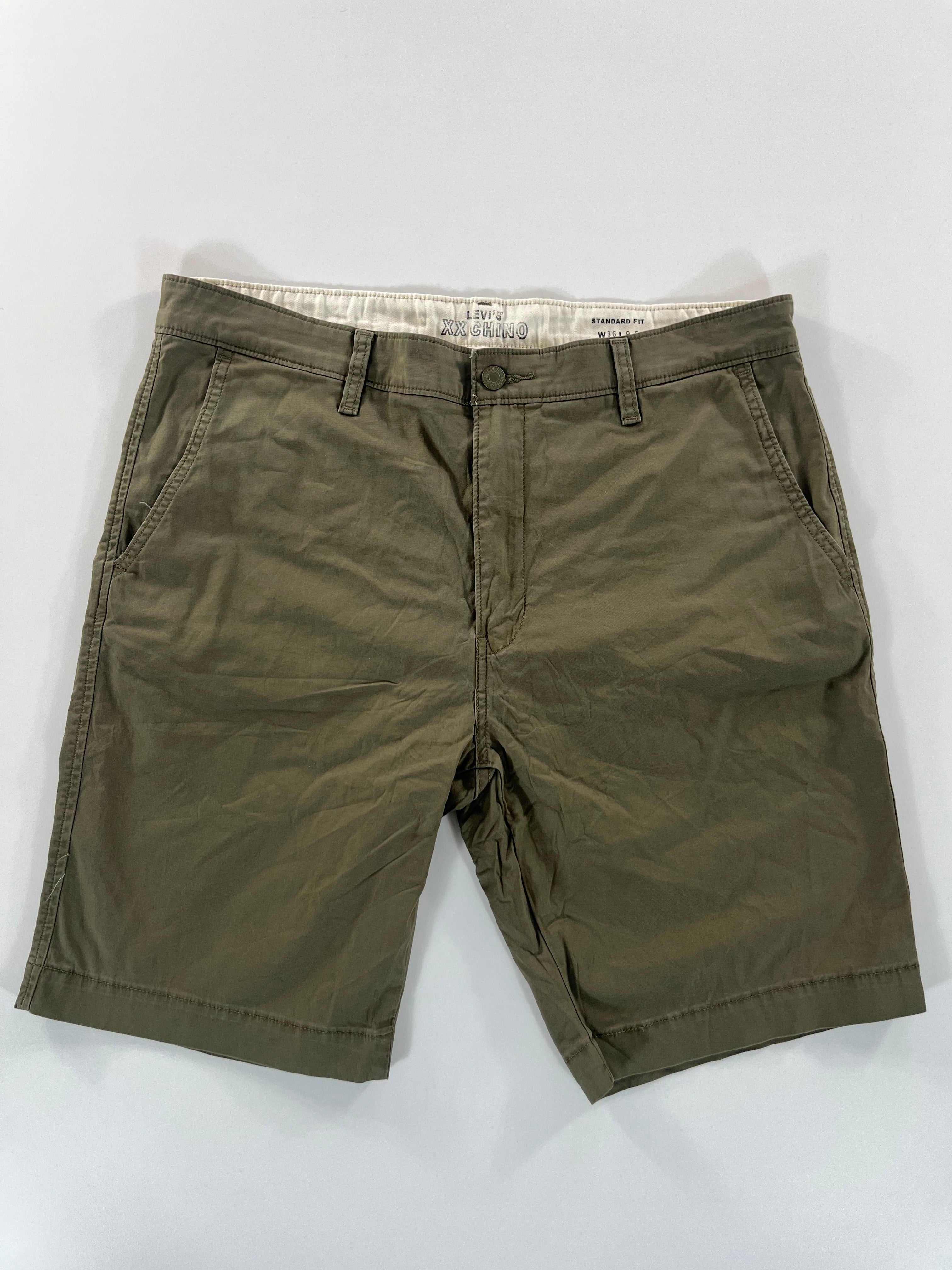 Levi's Standard Fit W36 chino short