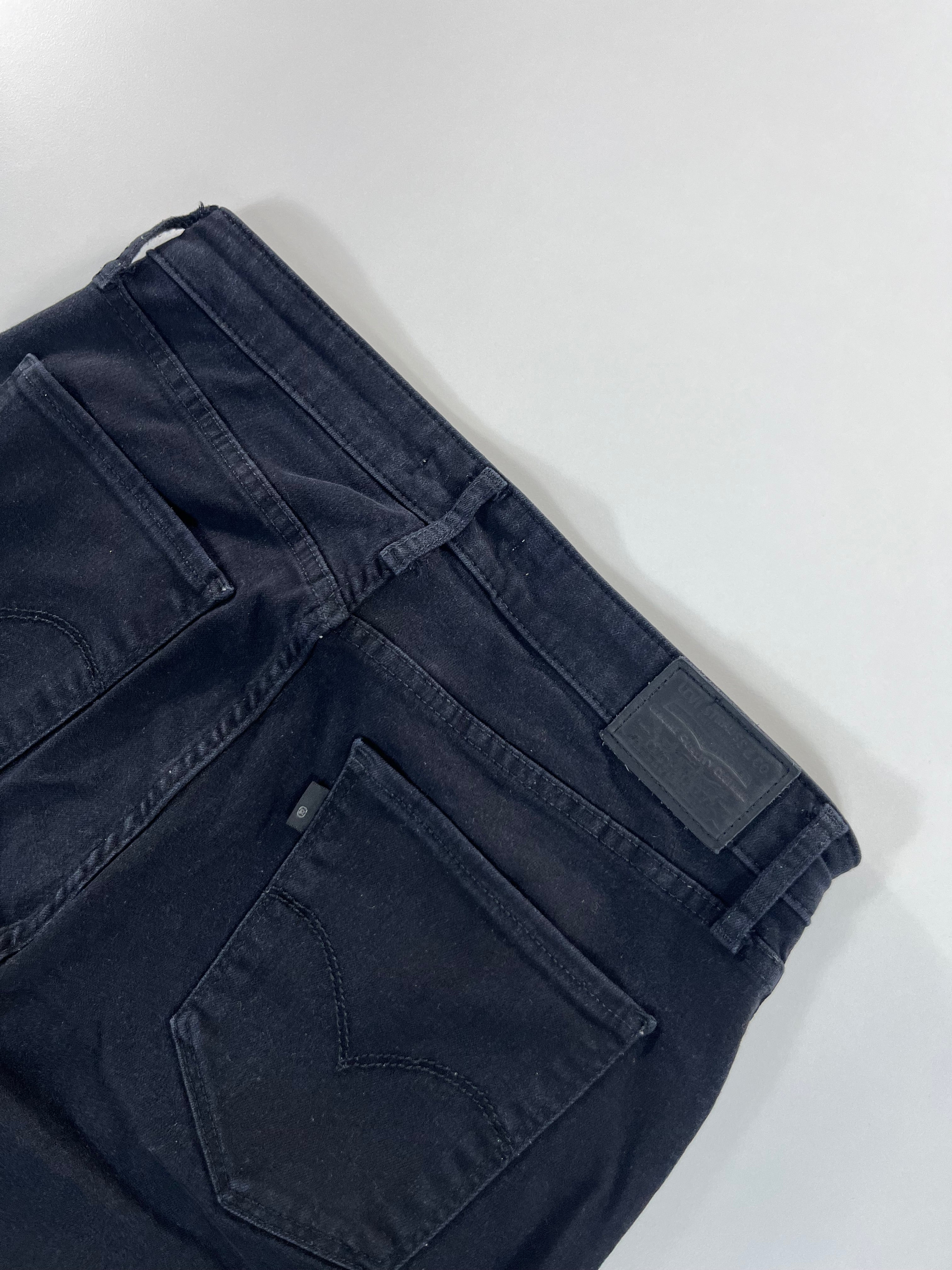 Levi's Lot 725 High Rise Bootcut 31 farmernadrág