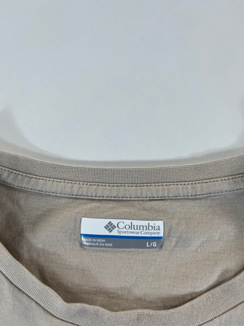 Columbia póló