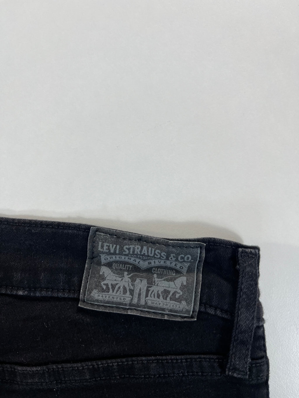 Levi's 315 Shaping Bootcut 30 farmernadrág