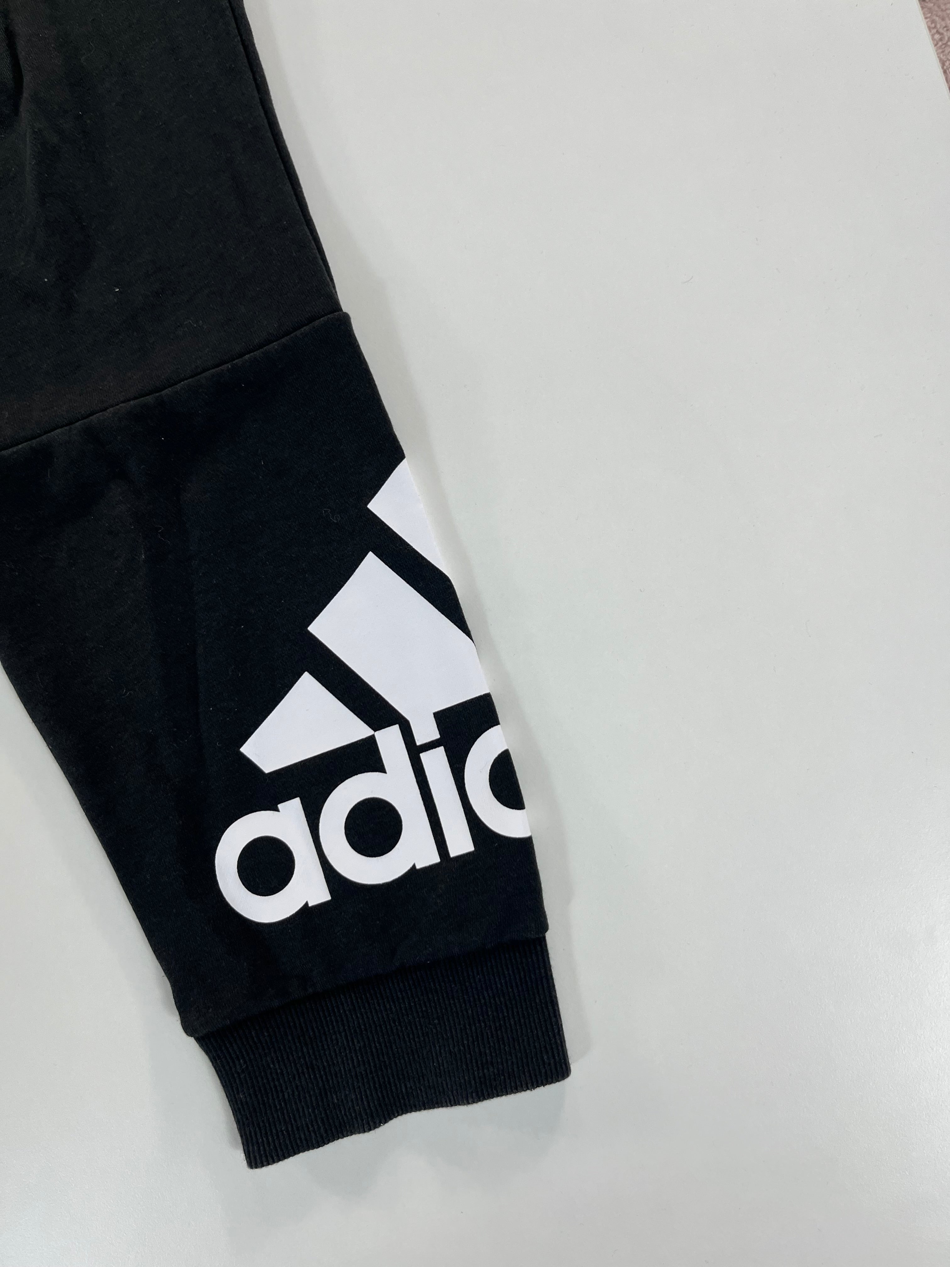 Adidas Essential nadrág