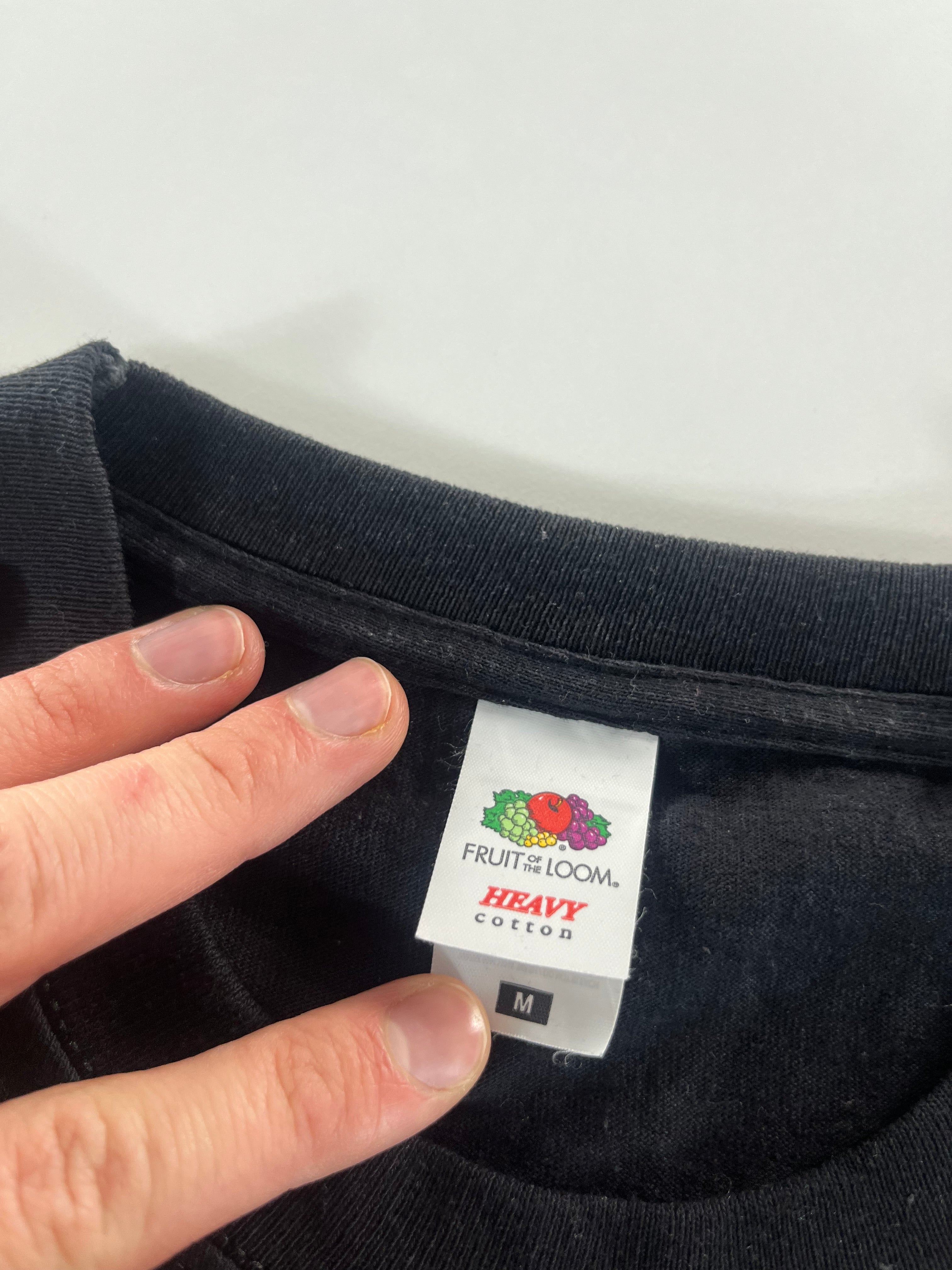Fruit Of The Loom Uciha Itachi hímzett póló
