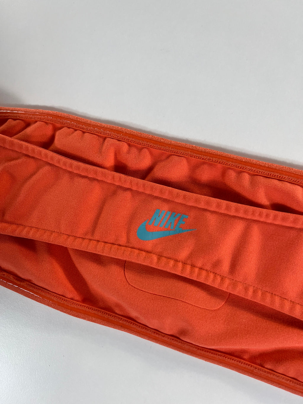 Nike sportmelltartó