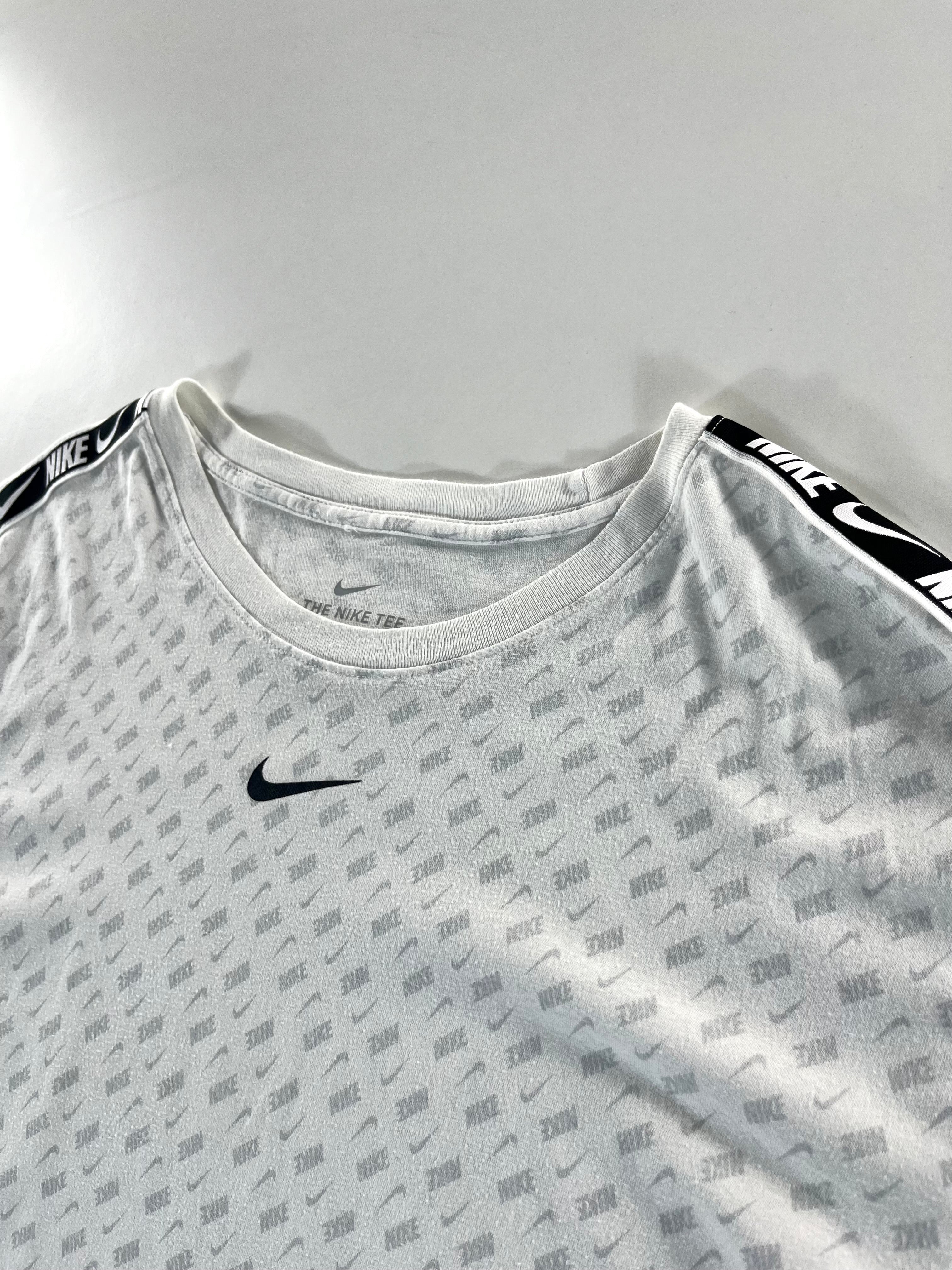 Nike Repeat póló