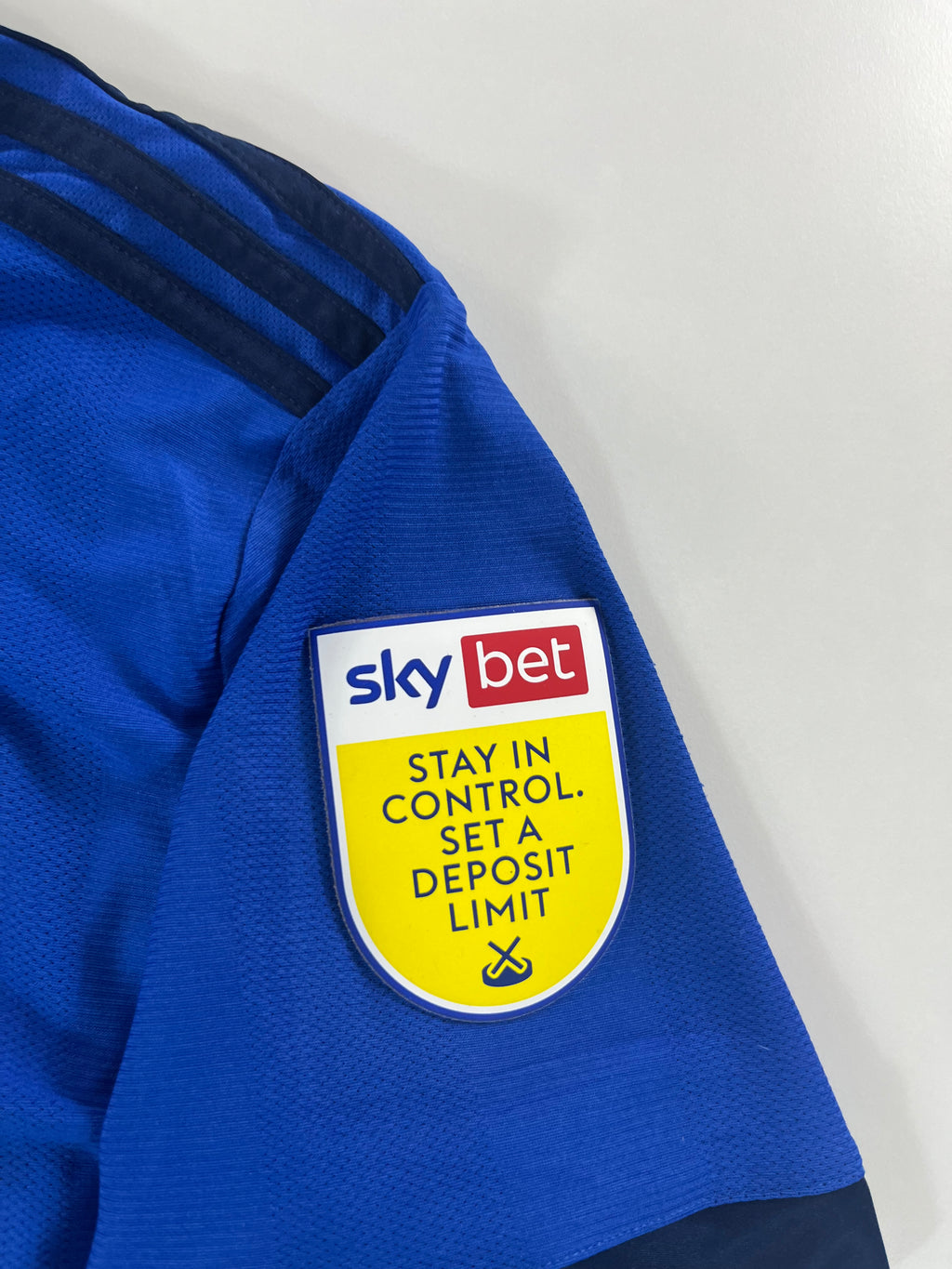 Adidas Cardiff City 2021-2022 Championship hazai mez