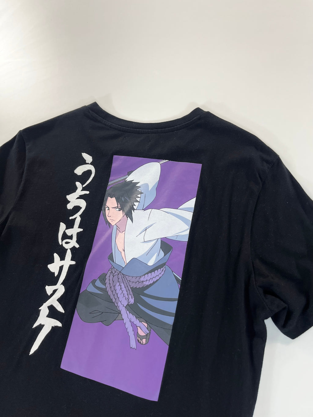 Bershka Naruto Uciha Sasuke póló