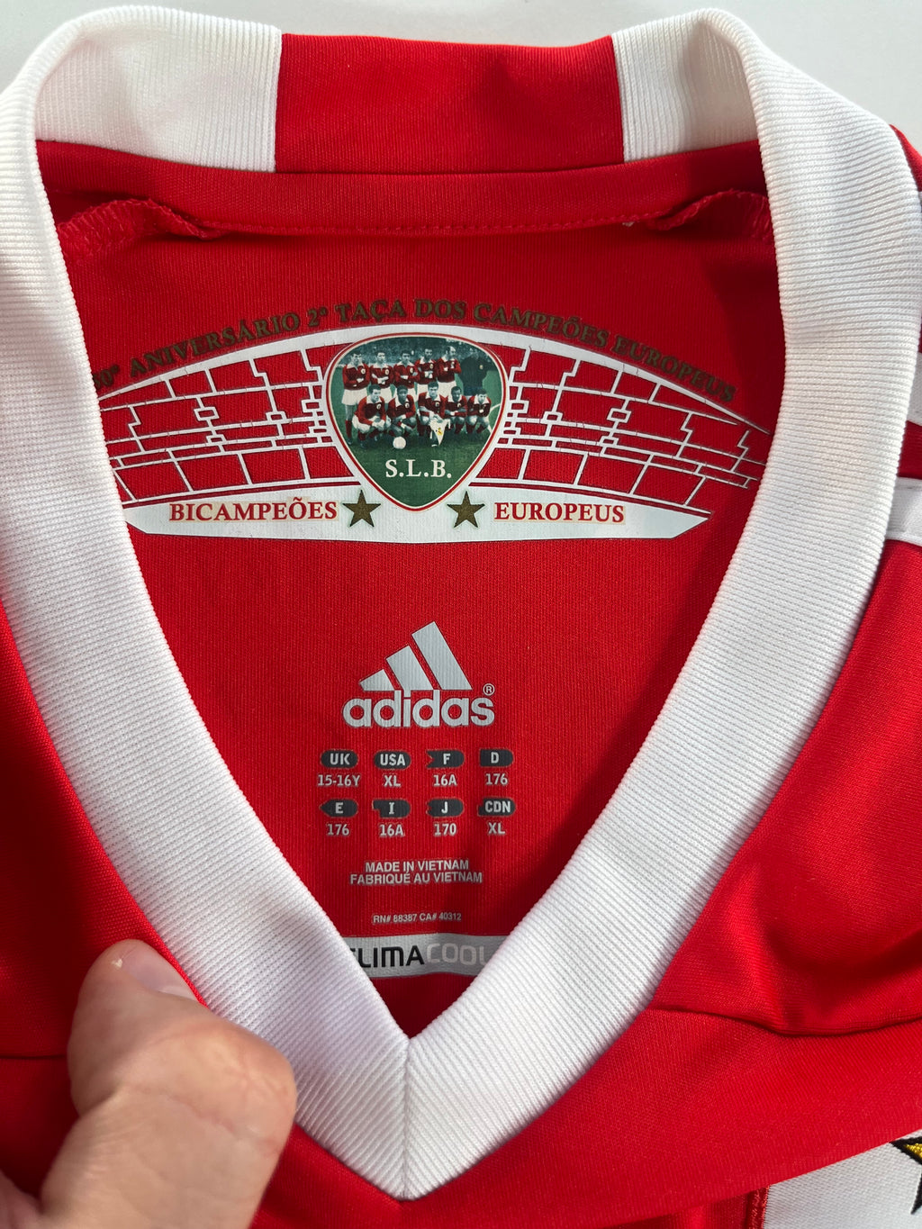 Adidas Benfica 2011-2012 hazai mez