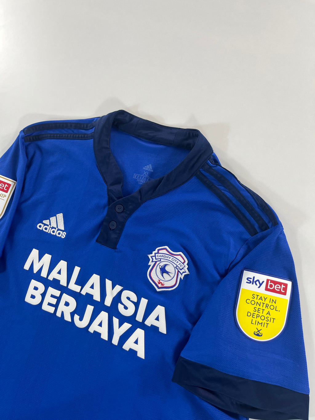 Adidas Cardiff City 2021-2022 Championship hazai mez