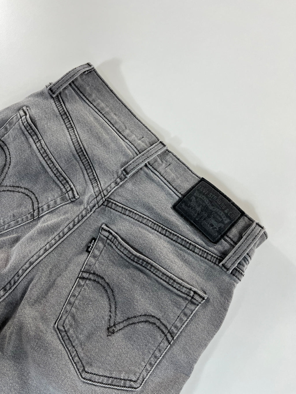 Levi's High Waisted Mom Jean 26 farmernadrág