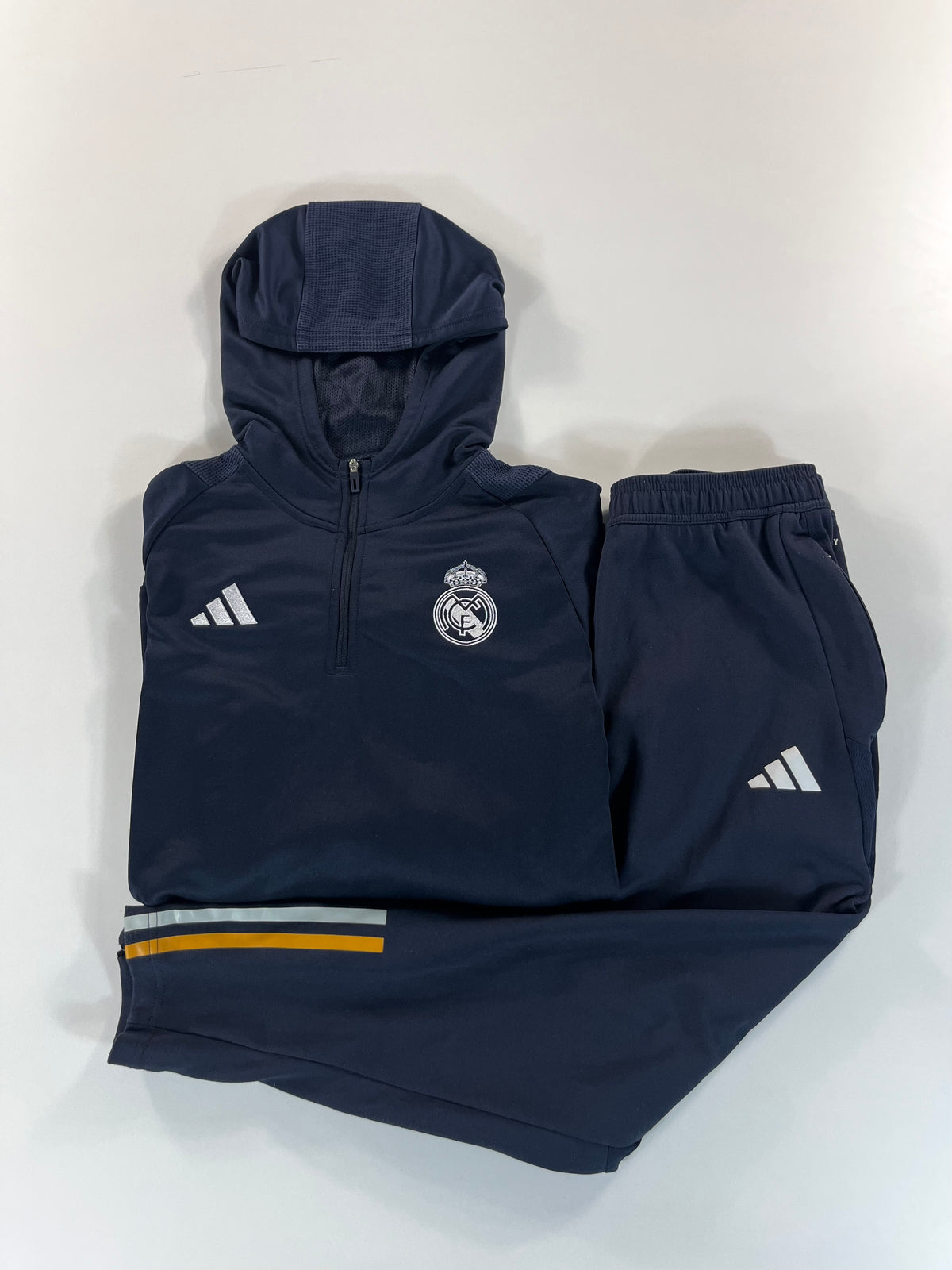 Adidas Real Madrid 2023-2024 melegítőszett