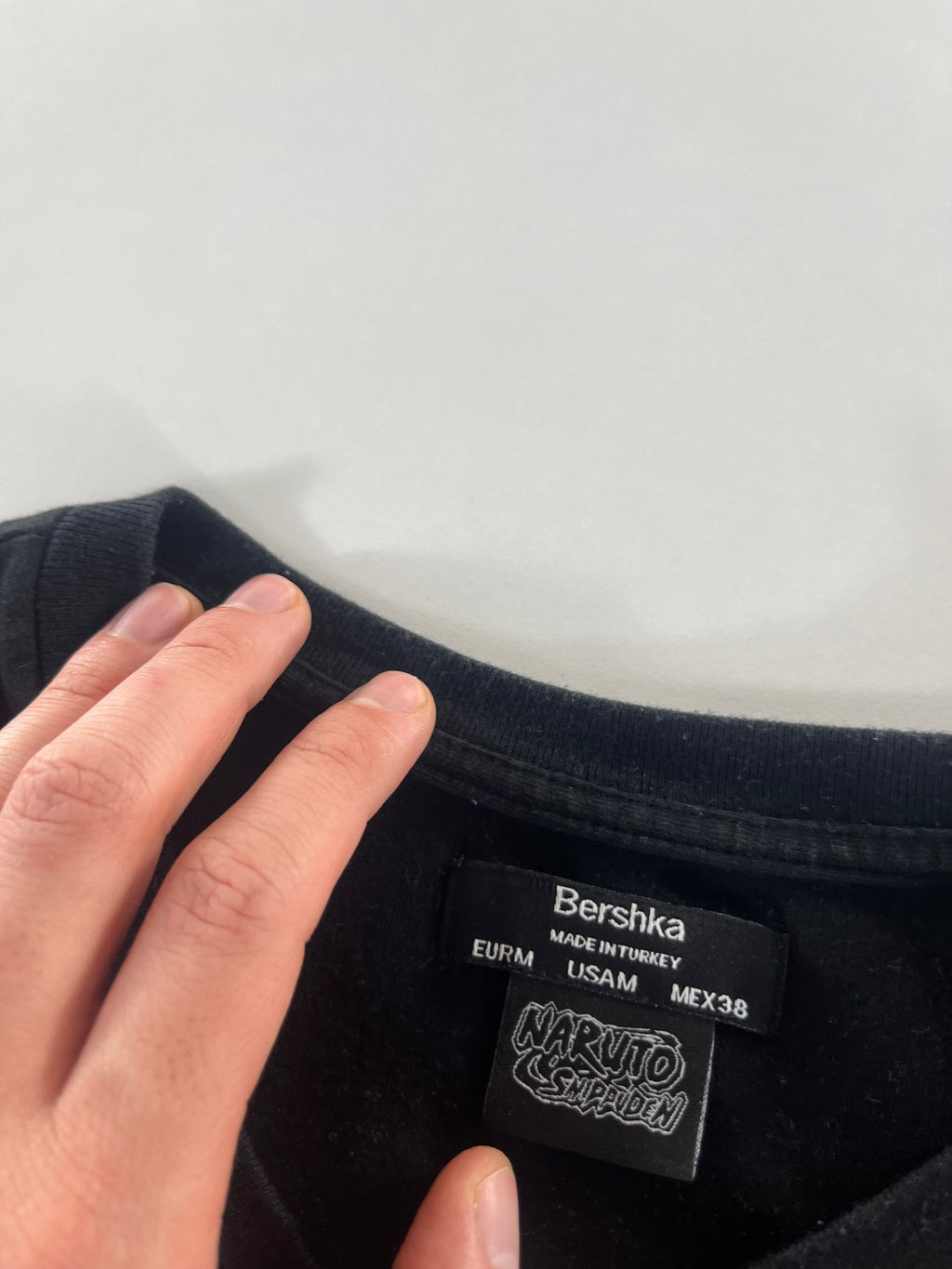 Bershka Naruto Sasuke Uciha póló