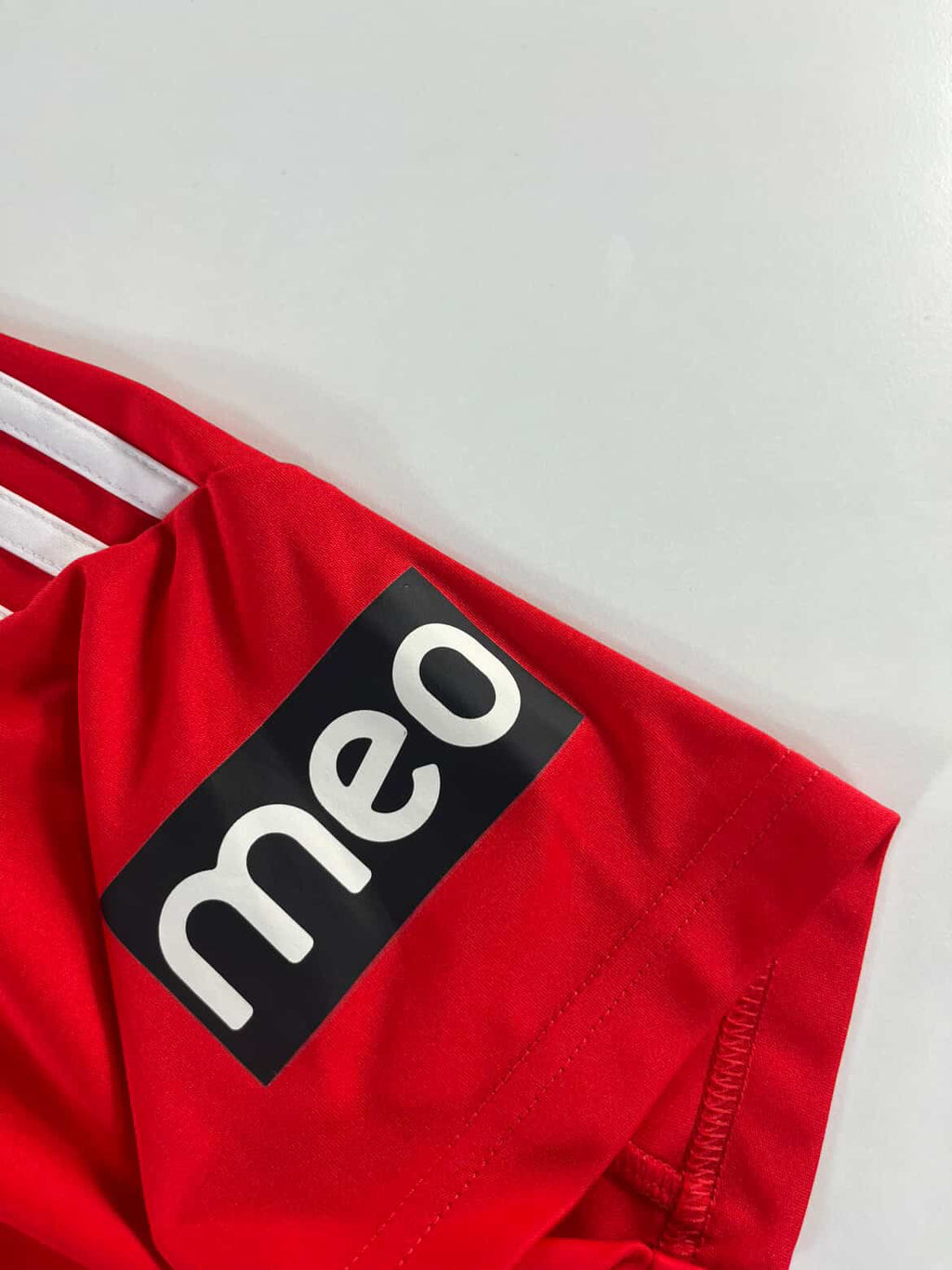 Adidas Benfica 2011-2012 hazai mez