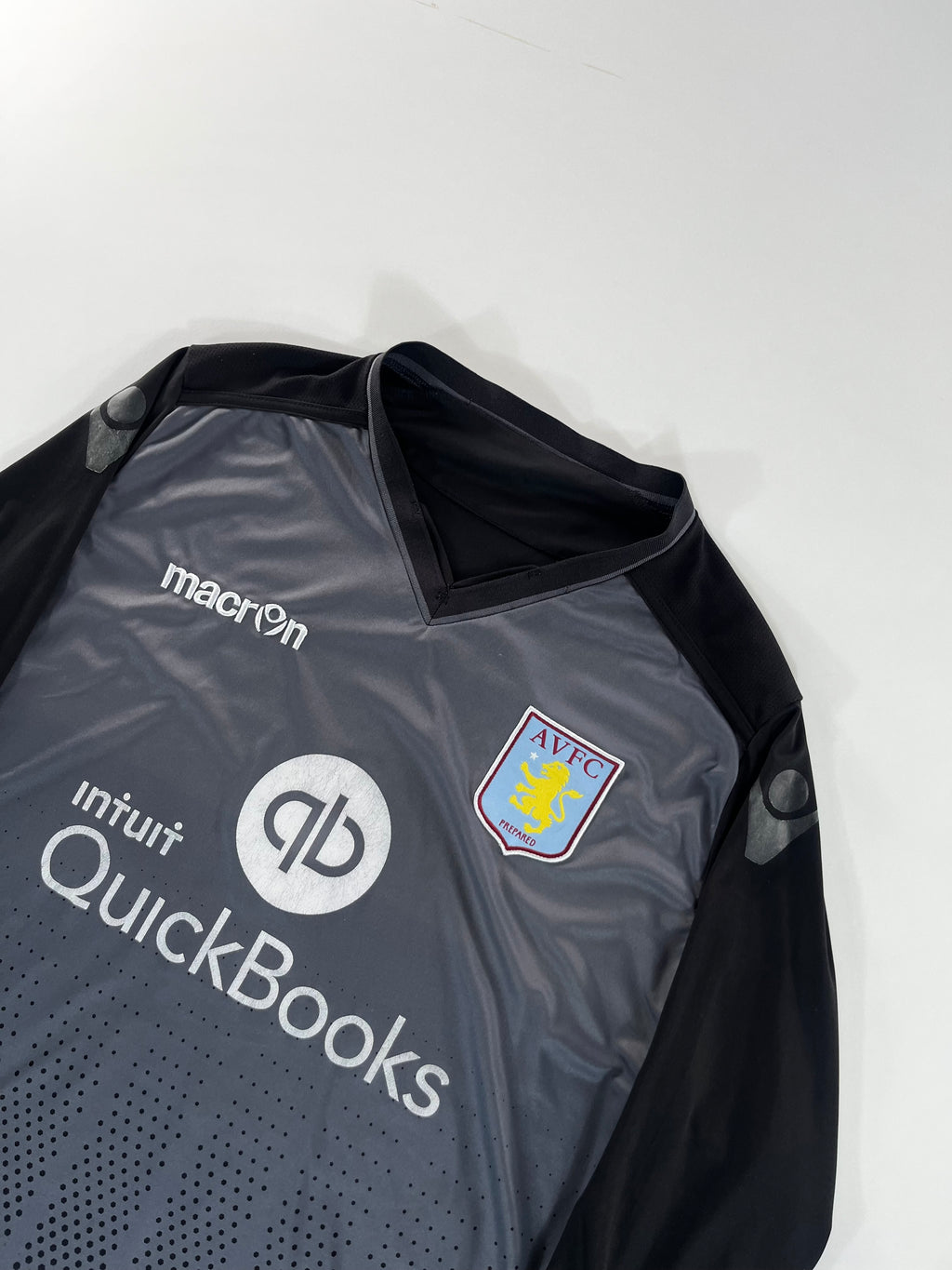 Macron Aston Villa 2015-2016 hazai kapus mez