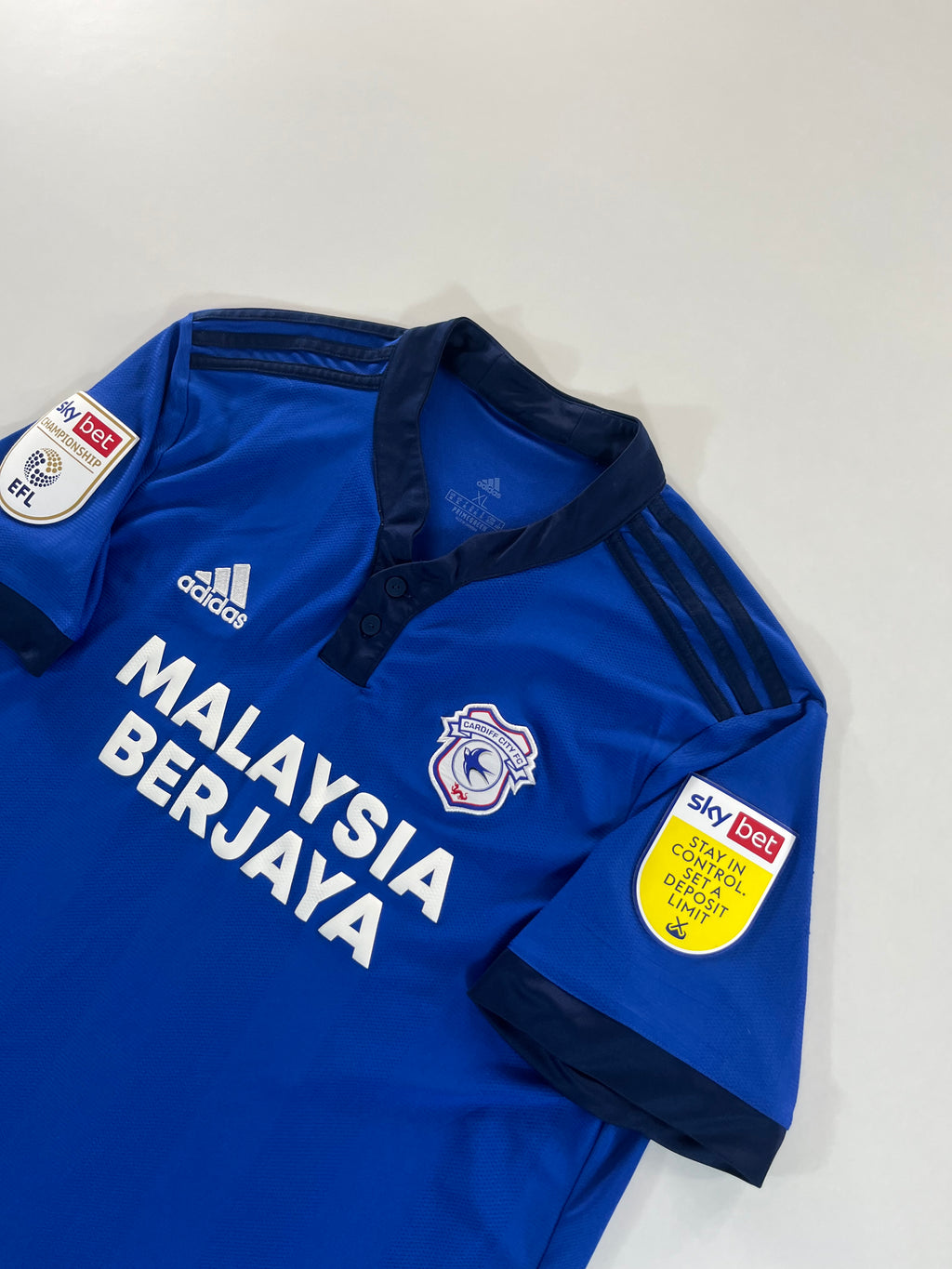 Adidas Cardiff City 2021-2022 Championship hazai mez