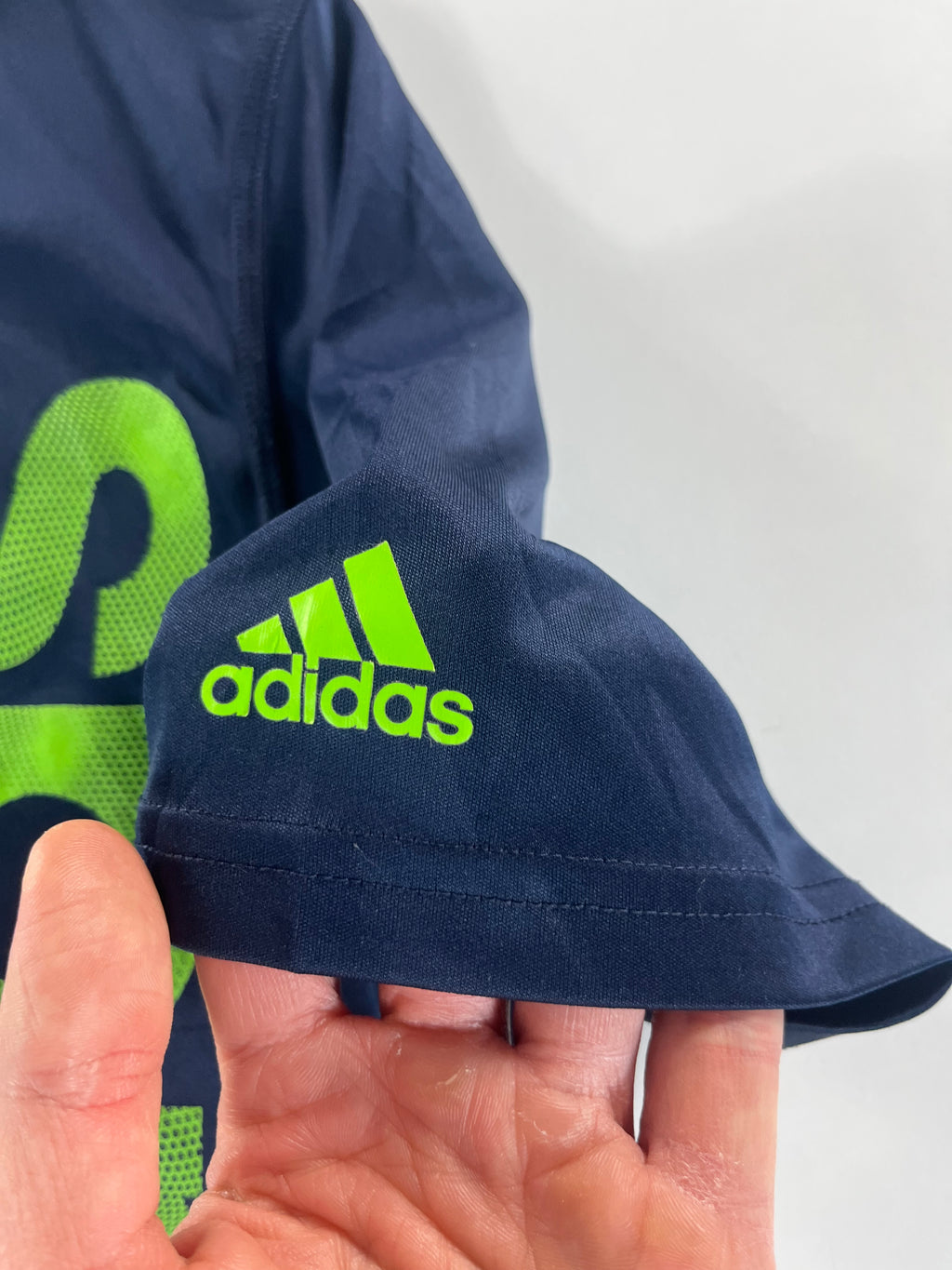 Adidas Essentials Logo training póló