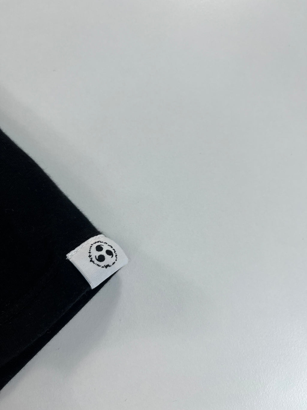 Bershka Naruto Uciha Sasuke póló