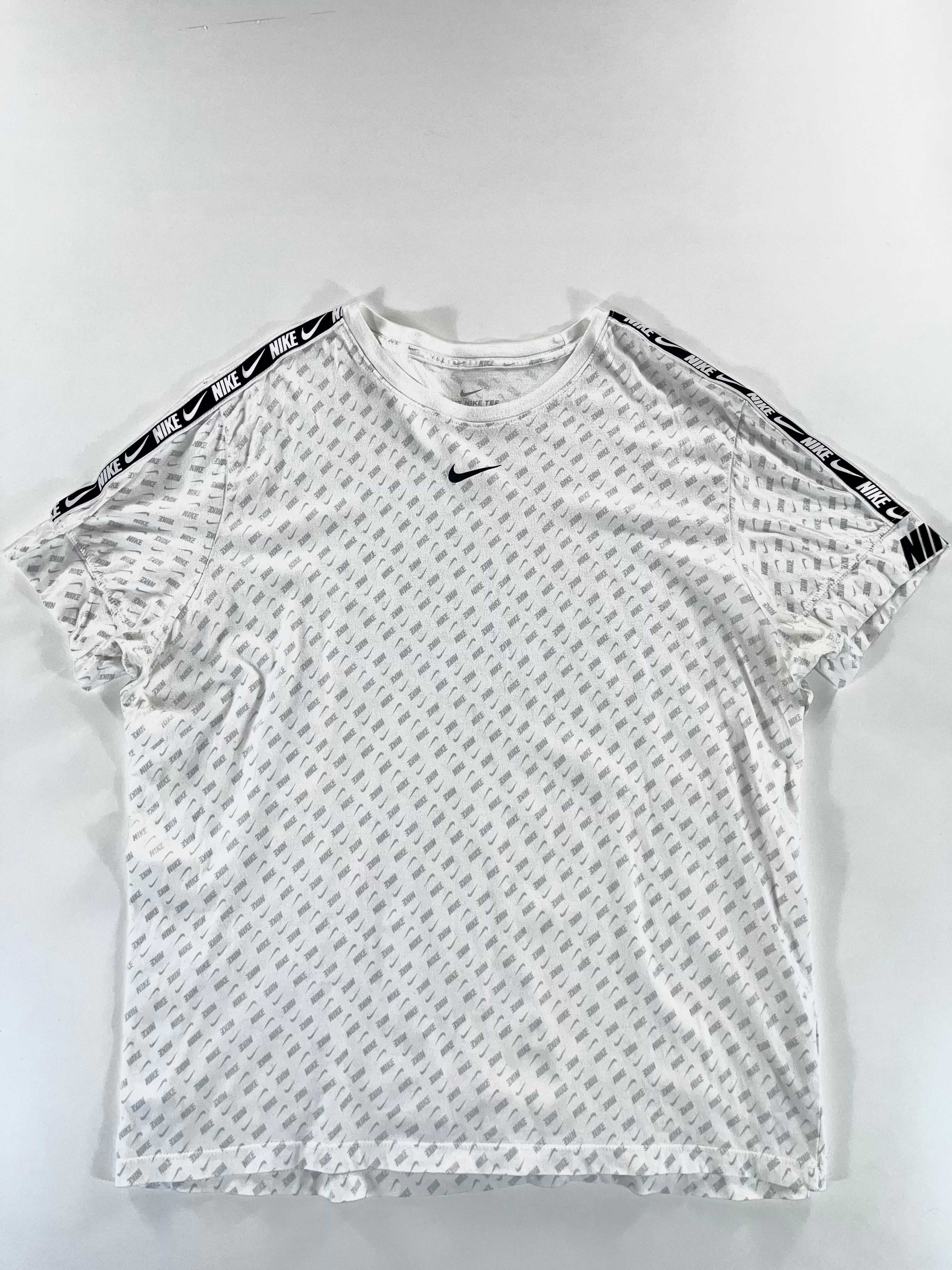 Nike Repeat póló