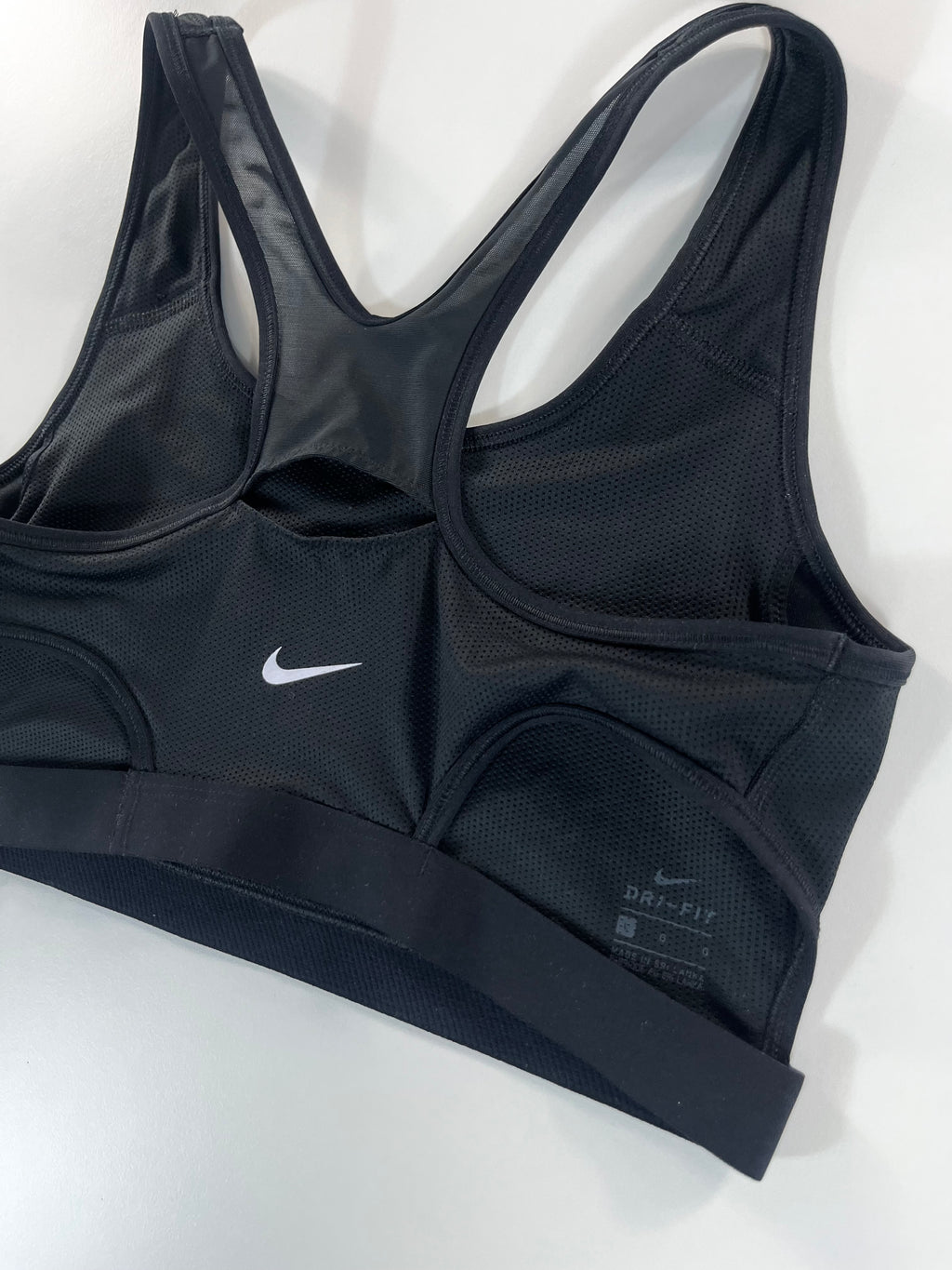Nike sport melltartó