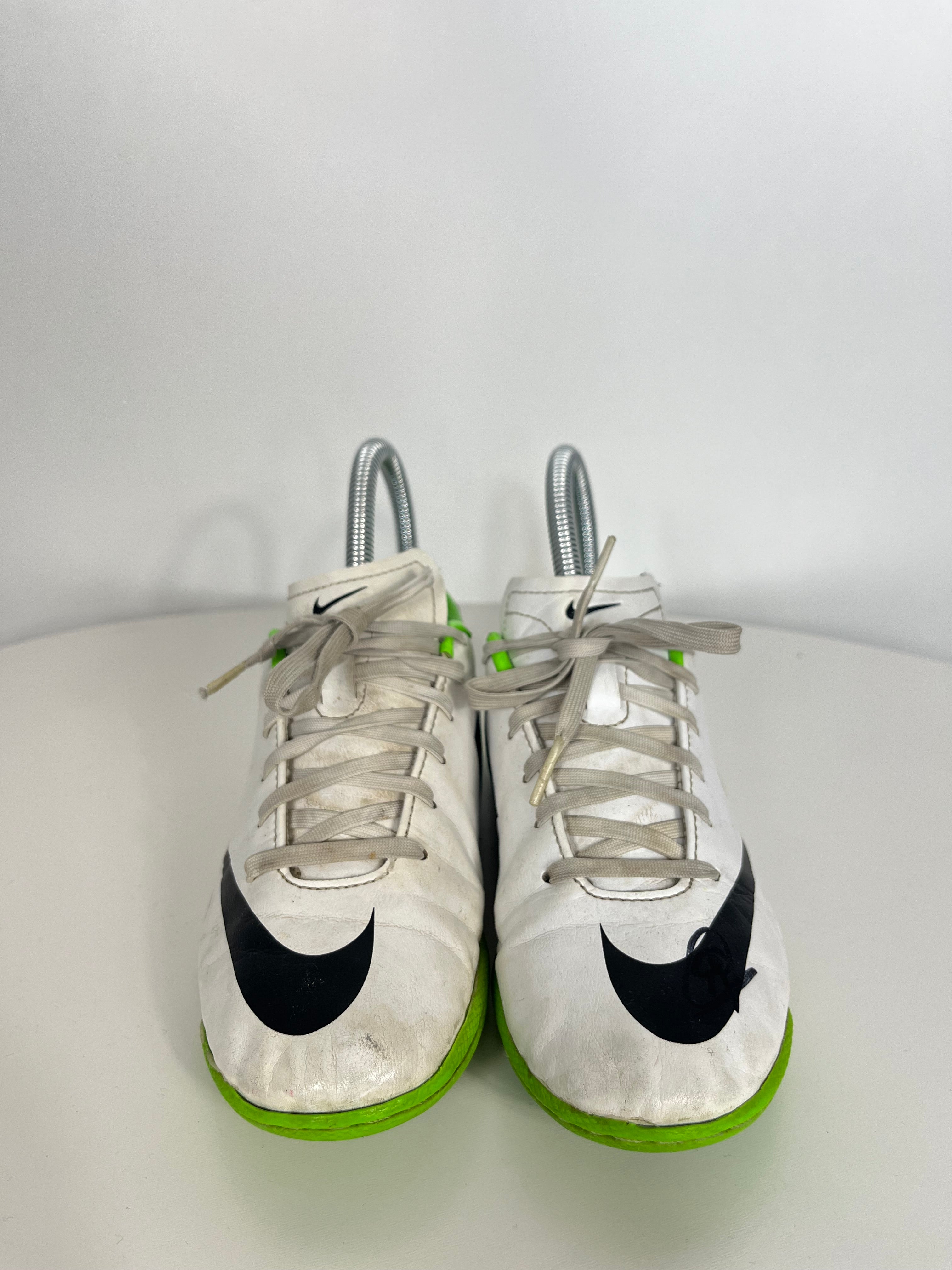 Nike Mercurial Victory IV signed cipő