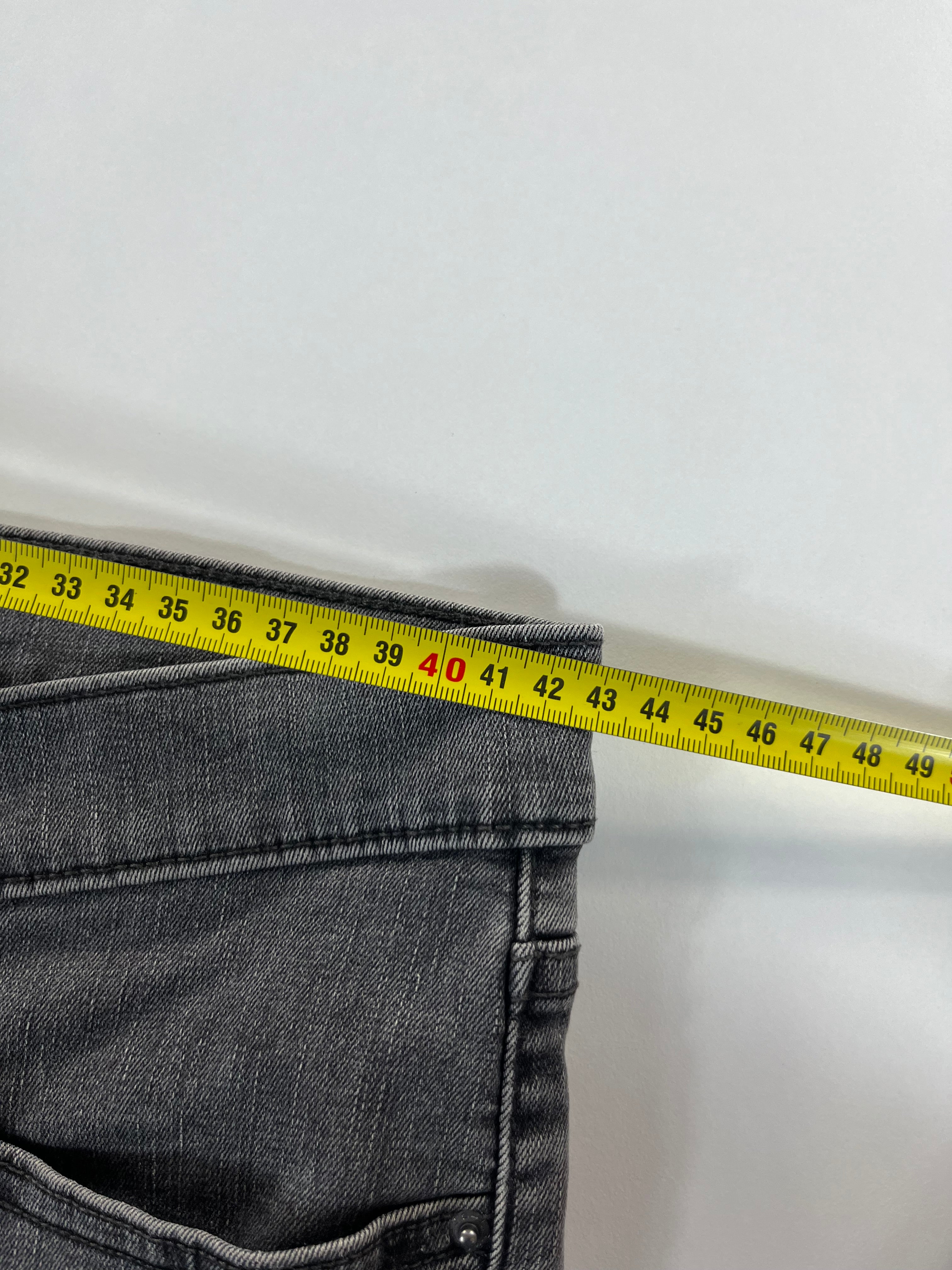 Levi's 310 Shaping Super Skinny 32 farmernadrág
