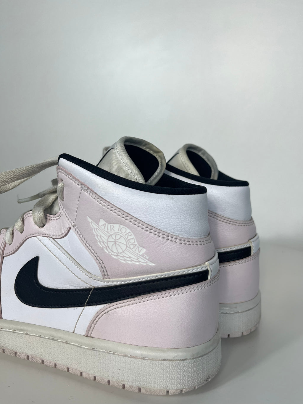 Nike Jordan 1 Mid Barely Rose cipő