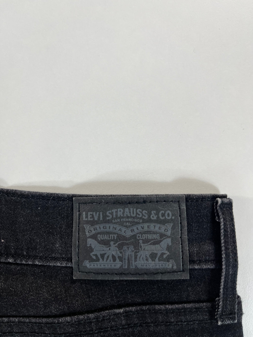 Levi's 312 Shaping Slim 30 farmernadrág