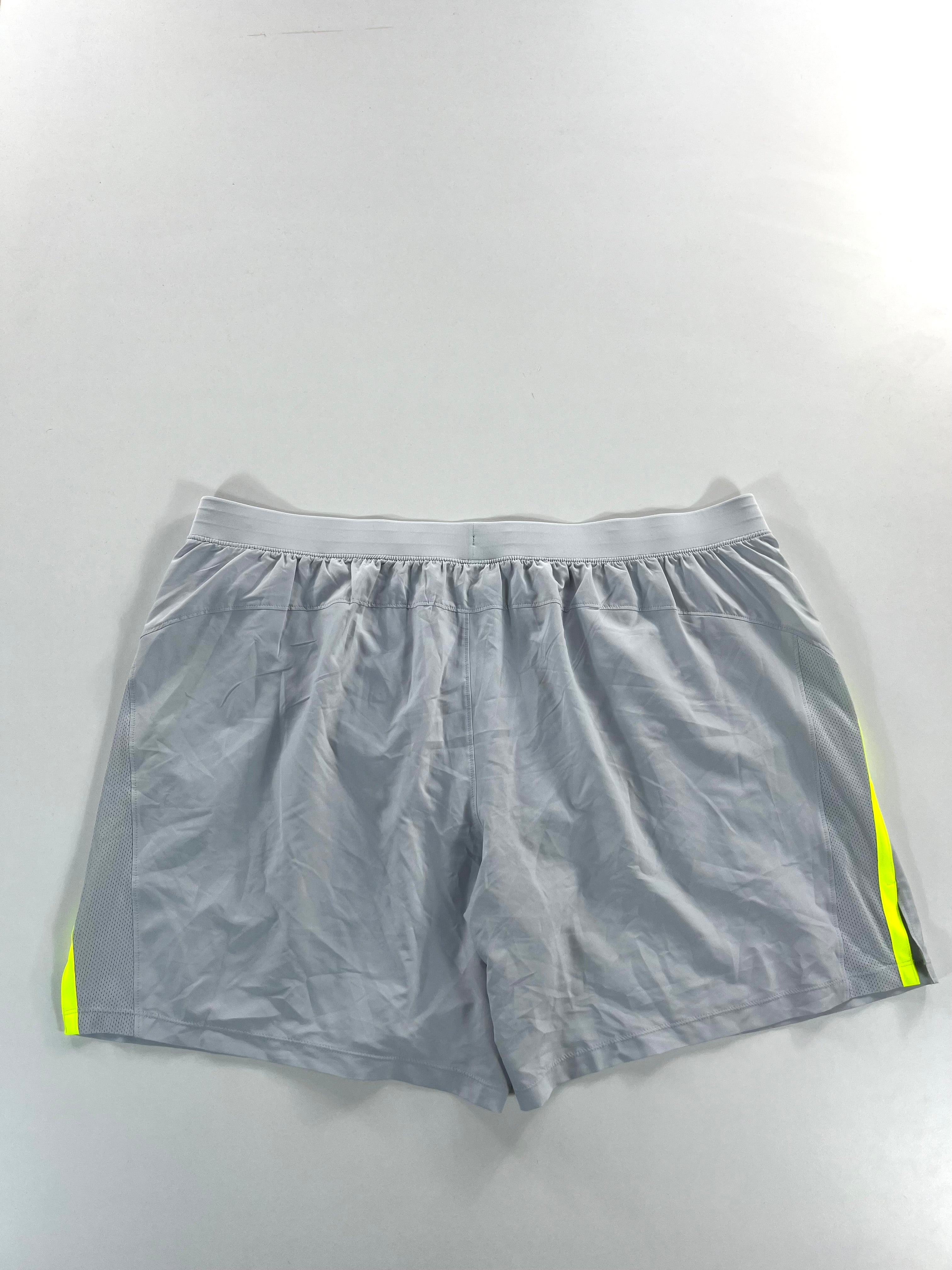Under Armour short