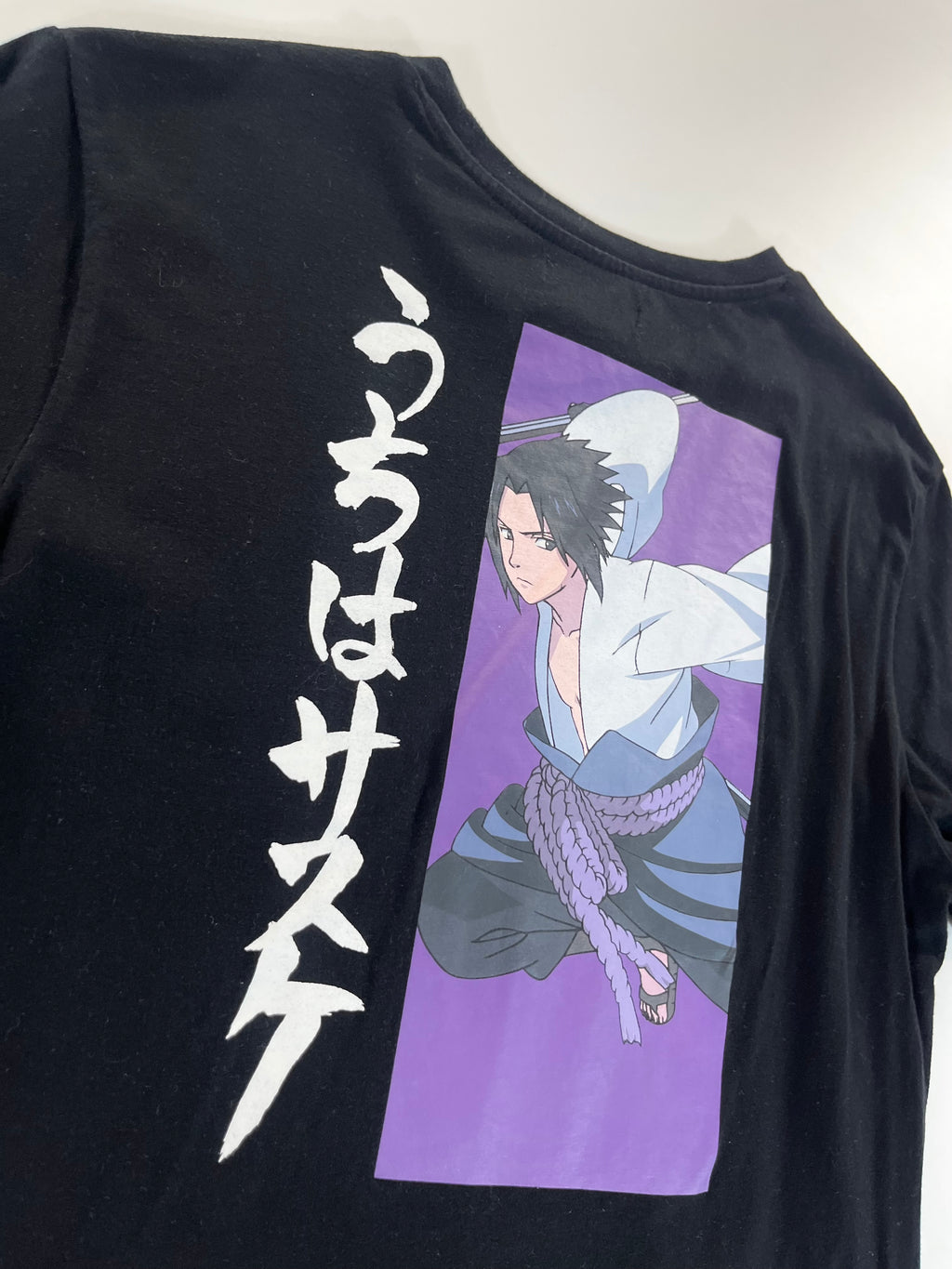 Bershka Naruto Uciha Sasuke póló