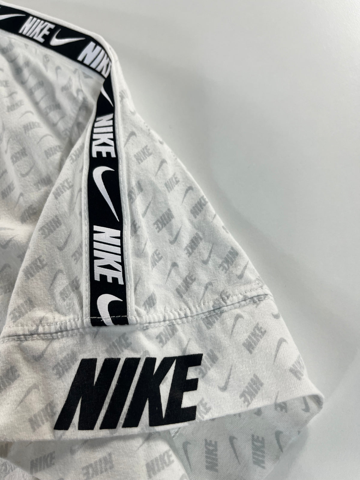 Nike Tee Standard Fit póló